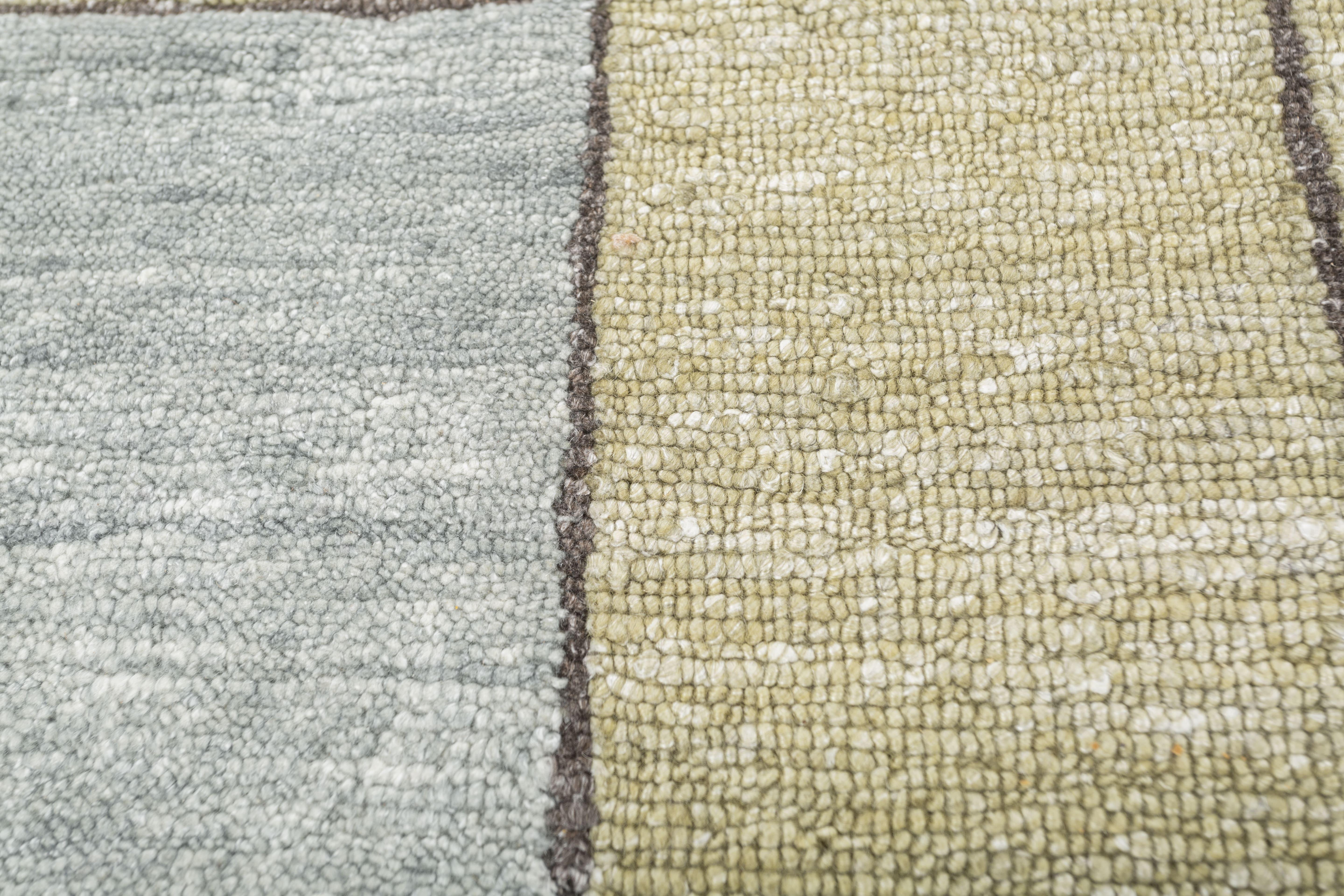 Jaipur Rugs La Collection Blythe, composée de tapis à poils courts et aux motifs organiques qui évoquent la fluidité et l'harmonie, allie habilement le charme de l'artisanat à la sophistication contemporaine. Sa palette de couleurs mêle des bruns