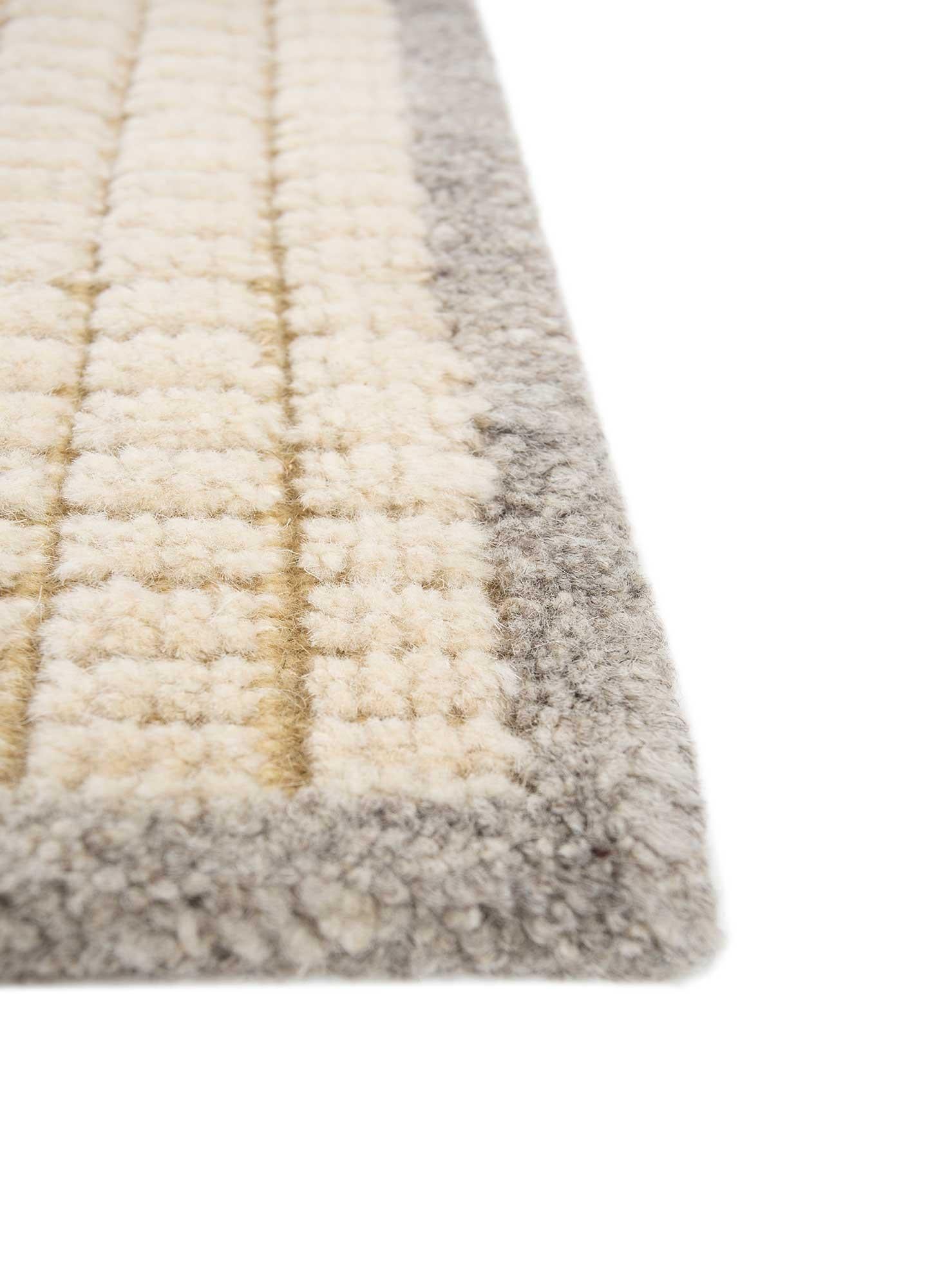 Indien Gilded Splendor Nature Off-White & Bright Gold 180x270 cm Tapis noué à la main en vente