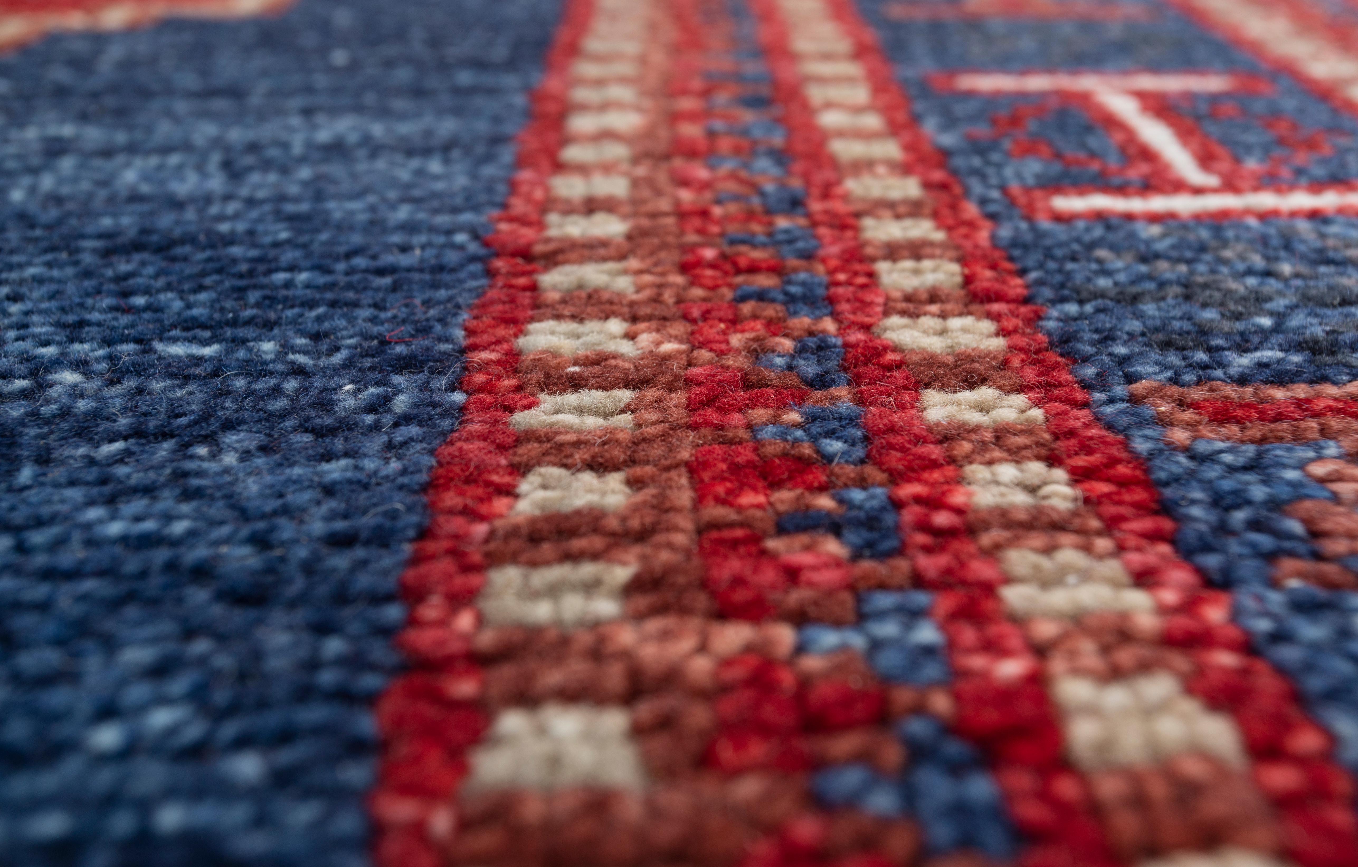 Jaipur Rugs Mit einem Hauch von Kunstfertigkeit und Zeit ist die Savana Collection ein Wandteppich der Tradition. Orientalische Eleganz verschmilzt mit üppigen, tropischen Träumen, und die kühne Geometrie des Art Déco spielt mit dem Geist