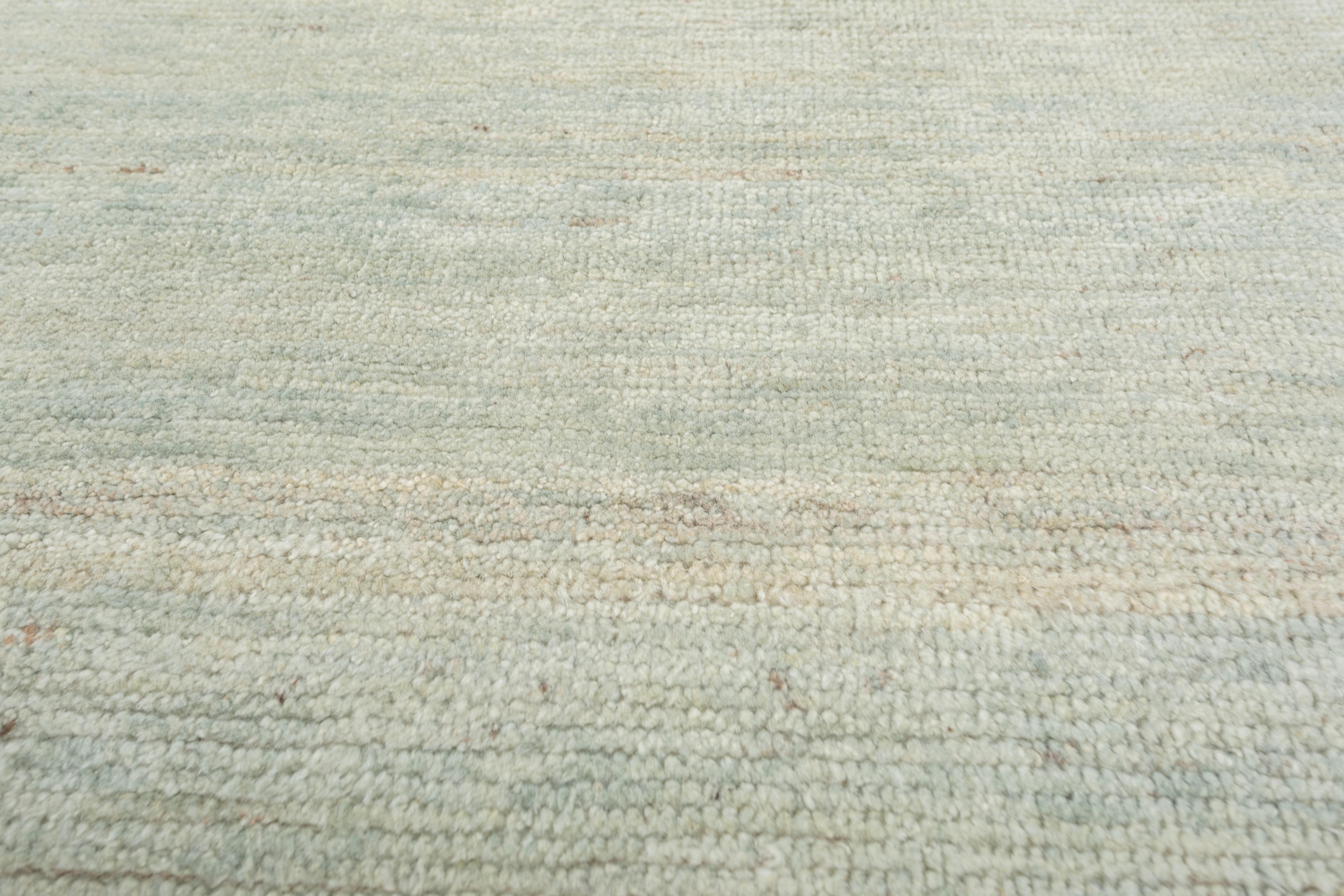 Con alfombras de pelo modesto y diseños orgánicos que transmiten fluidez y armonía, la Colección Blythe combina hábilmente el encanto artesanal con la sofisticación contemporánea. Su combinación de colores mezcla marrones terrosos, rosas rubor,