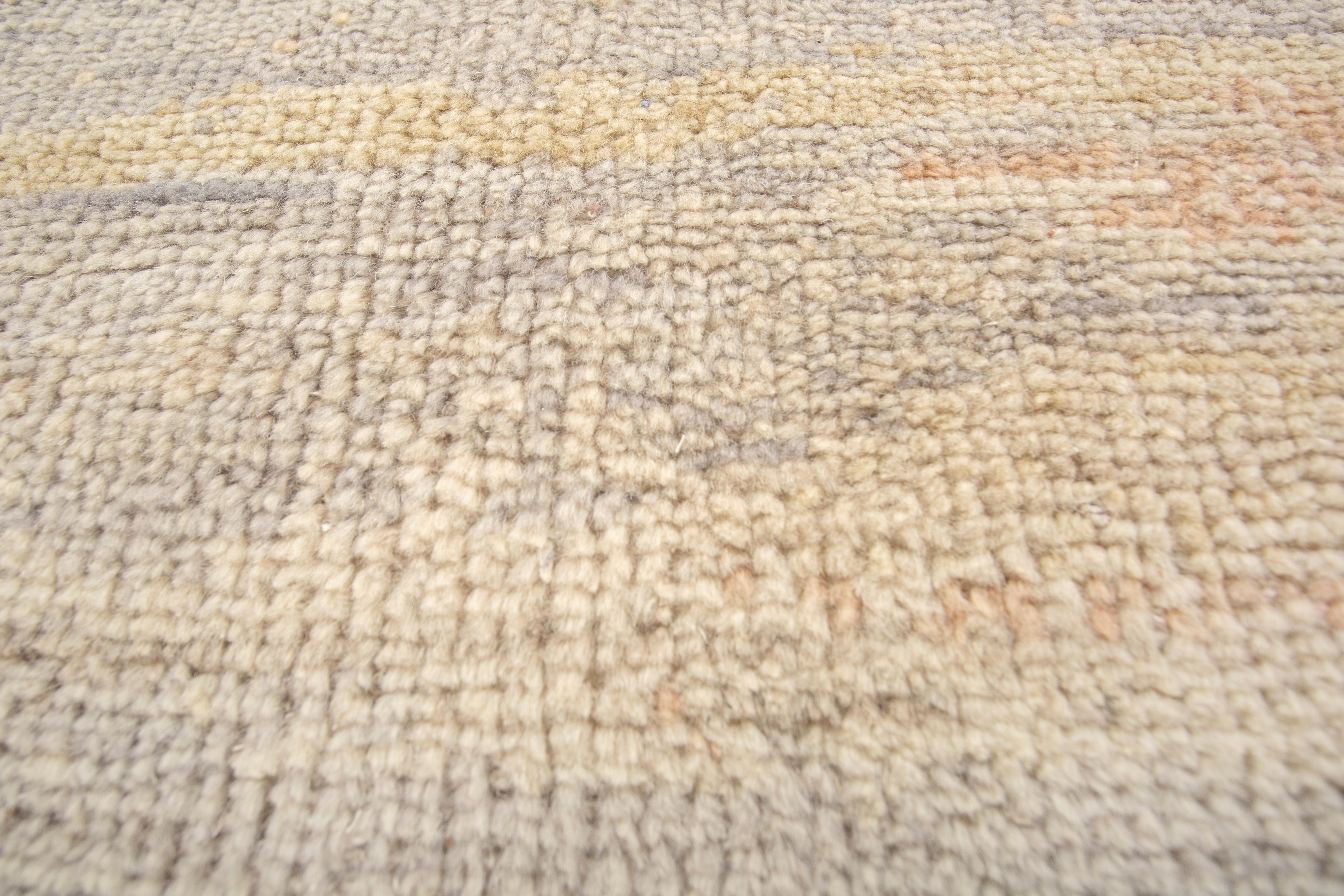 Jaipur Rugs Le déclin progressif des civilisations vers le désordre : les motifs de cette collection semblent créer ce sentiment de désordre et pourtant il y a un sentiment presque hypnotique de calme et de paix dans chacun d'entre eux. C'est de