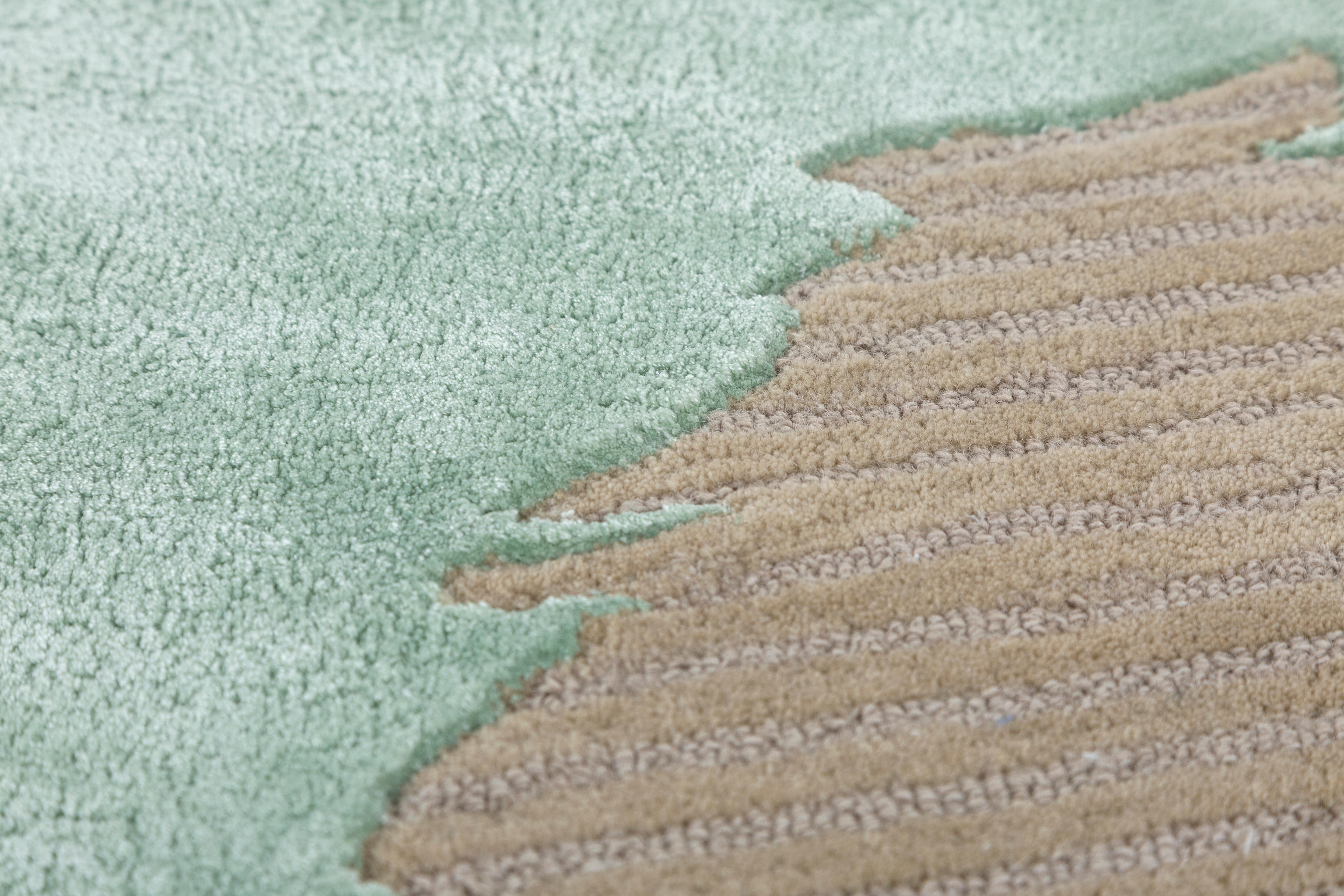 Jaipur Rugs Die Adrift Collection ist eine kühne Erkundung der Kontraste, bei der auffällige Schwarz-Weiß-Muster die Grundlage für jedes Stück bilden. Diese monochromen Elemente sorgen für eine starke, zeitlose Aussage, während kräftige Farbtupfer