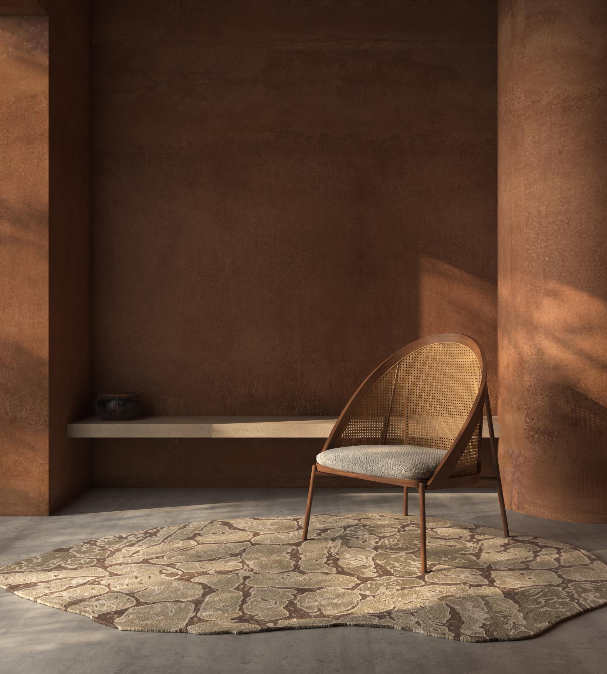 Jaipur Rugs Stellen Sie sich die Symmetrie der Art-Deco-Ära mit direktionalen Linien vor, die von einem prismatischen Farbspiel begleitet werden. Lucid präsentiert eine Kollektion handgetufteter Teppiche aus Wolle und Viskose, die sich angenehm