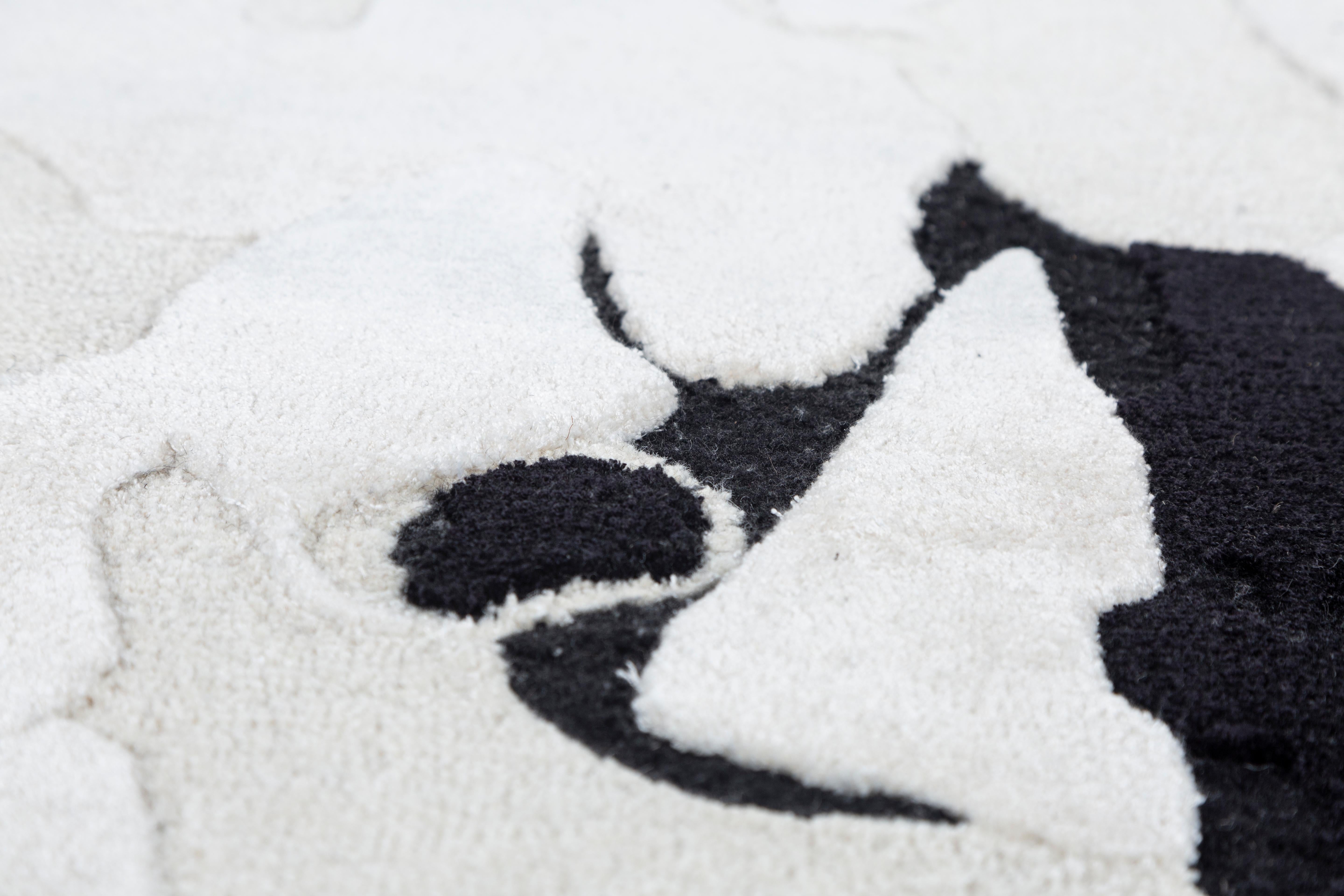 Jaipur Rugs Wie der Name schon sagt, bietet die White Noise Collection handgetuftete Teppiche mit unterbrechenden Linien, die ein Gefühl von geometrischem Fluss vermitteln. Die angedeuteten Details ermöglichen es dem Auge, eine Illusion zu bilden