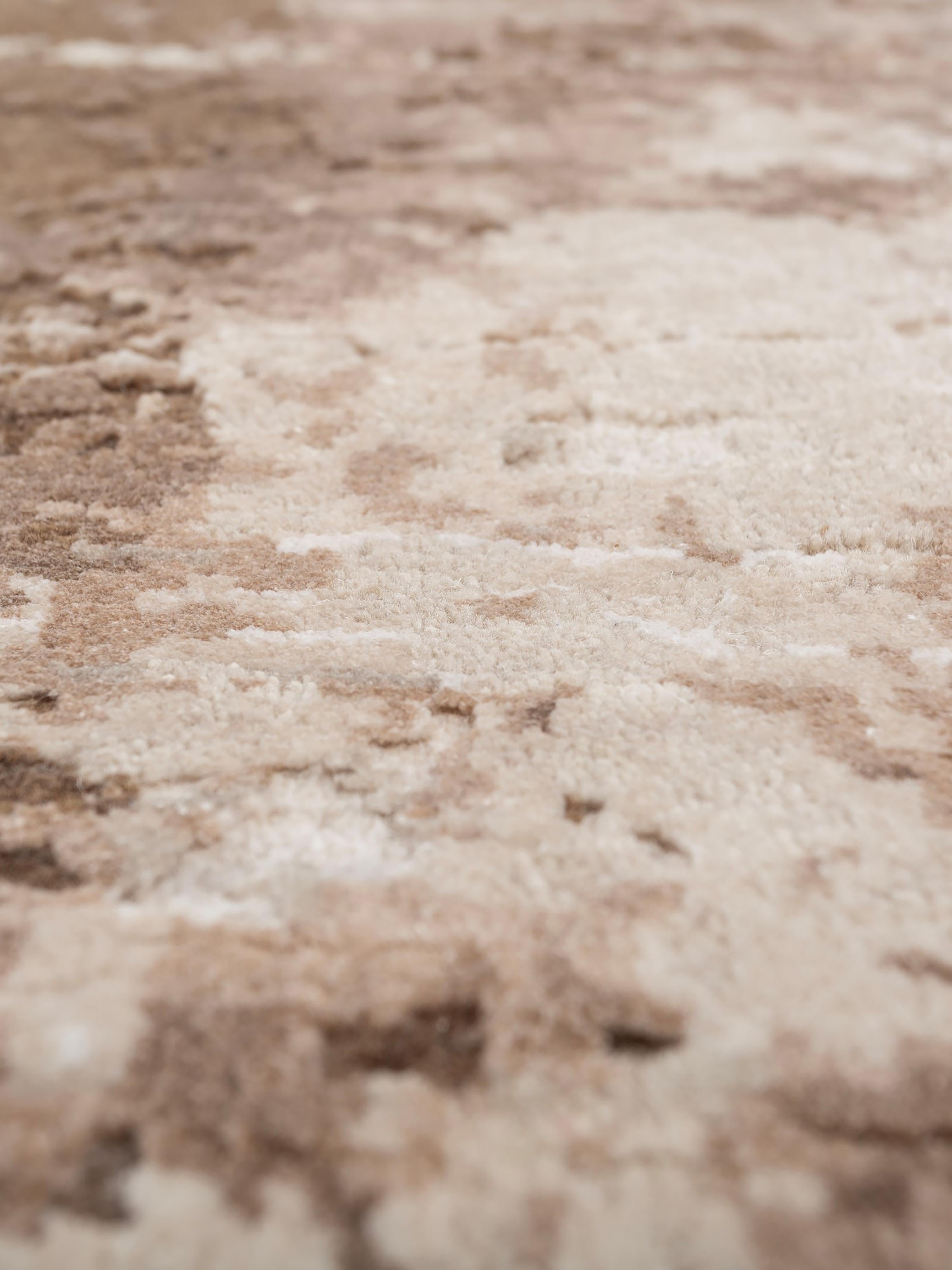 La collezione Hidden si ispira alla bellezza inosservata di esperienze e processi in fase di sviluppo e ancora in movimento. Il mistero di non conoscere l'esito e il risultato è ciò che domina ogni modello e rappresentazione artistica di questa