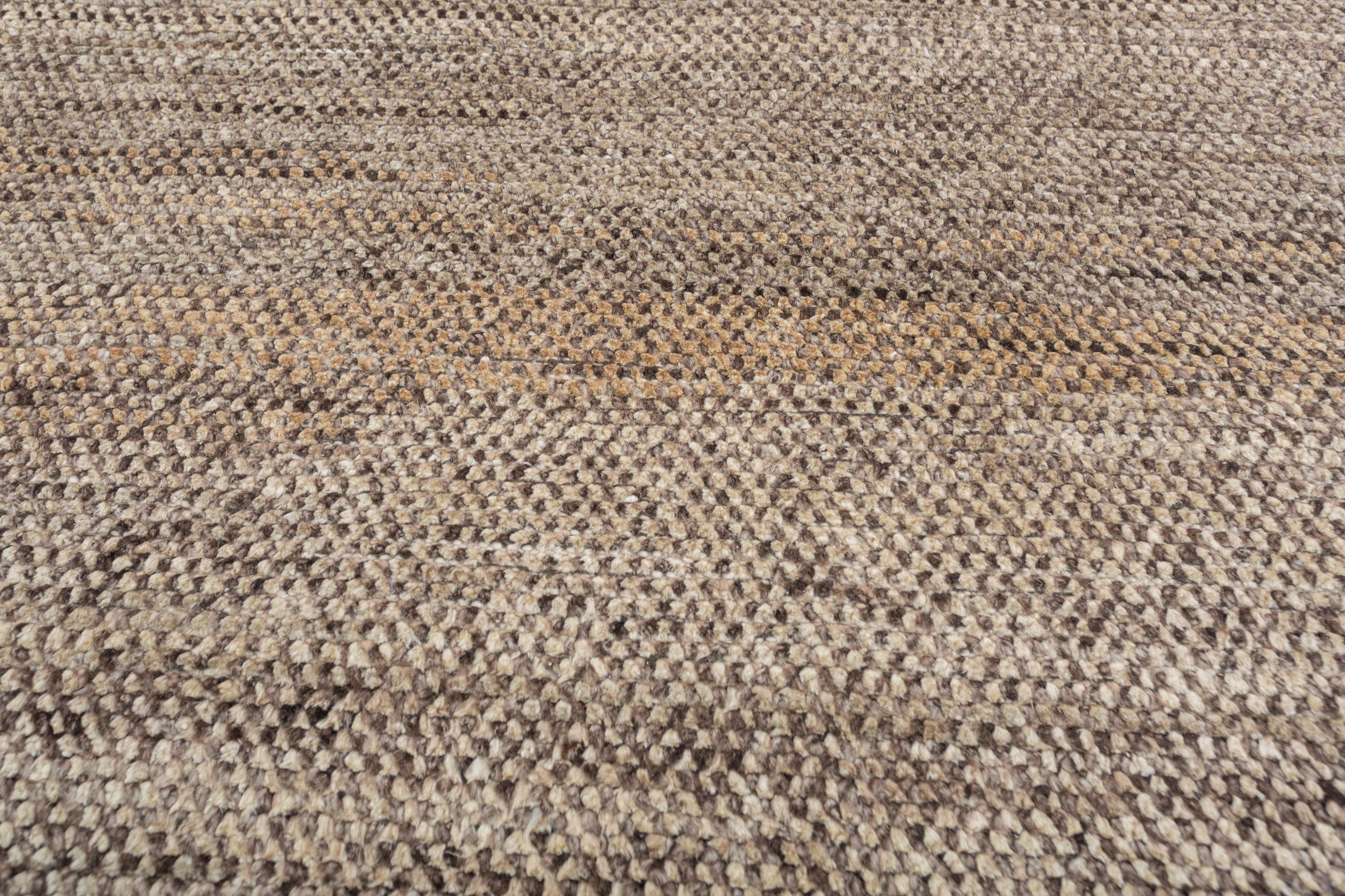 Jaipur Rugs I disegni di transizione della collezione Kairos conquisteranno gli occhi con gli immensi dettagli tessuti nei morbidi filati. Il viaggio della collezione inizia dall'intrigante punto dell'alba e viaggia attraverso la cadenza temporale