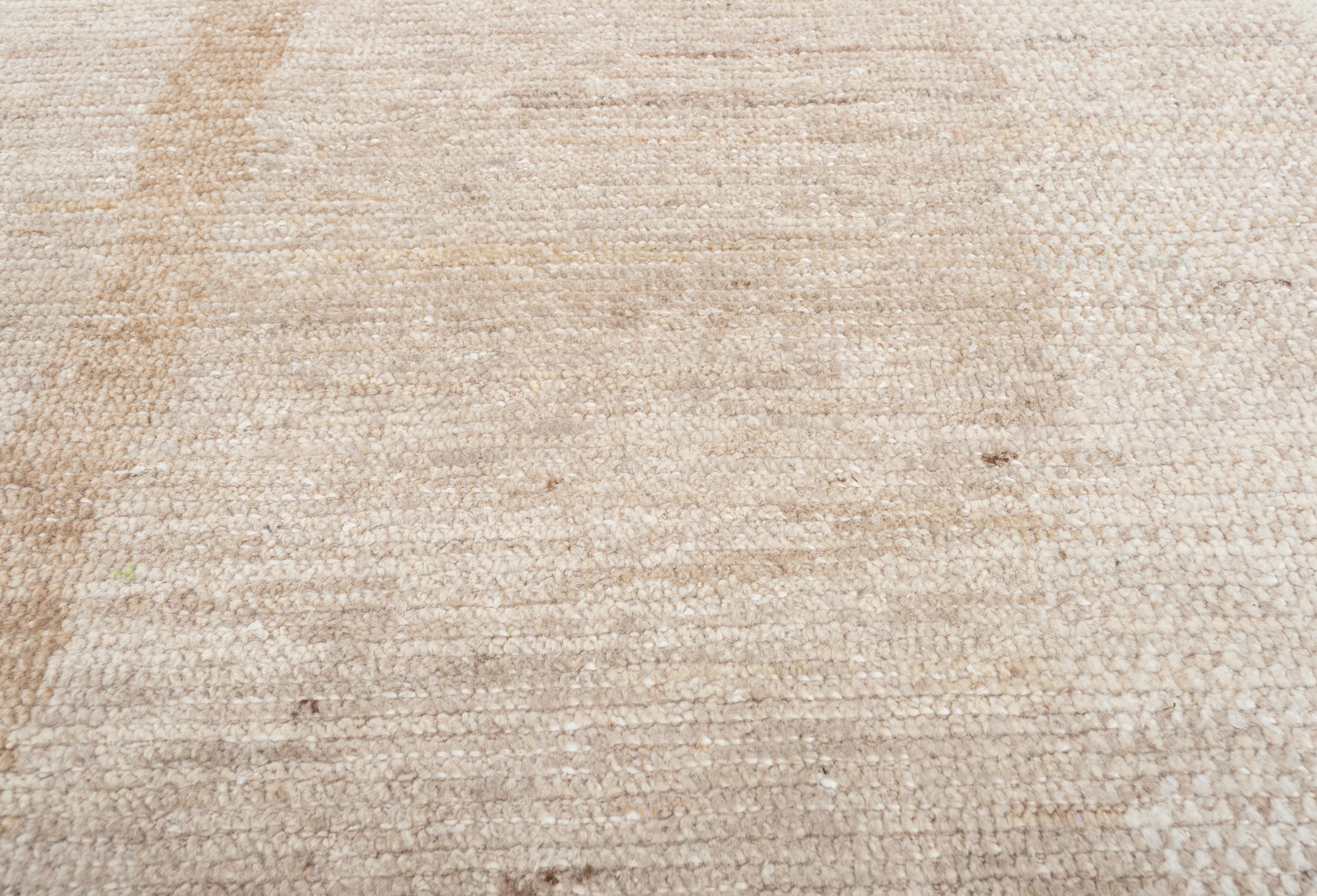 Jaipur Rugs Die Blythe Collection'S bietet Teppiche mit bescheidenem Flor und organischen Mustern, die fließend und harmonisch wirken, und verbindet gekonnt handwerklichen Charme mit zeitgenössischer Raffinesse. Das Farbschema mischt erdige