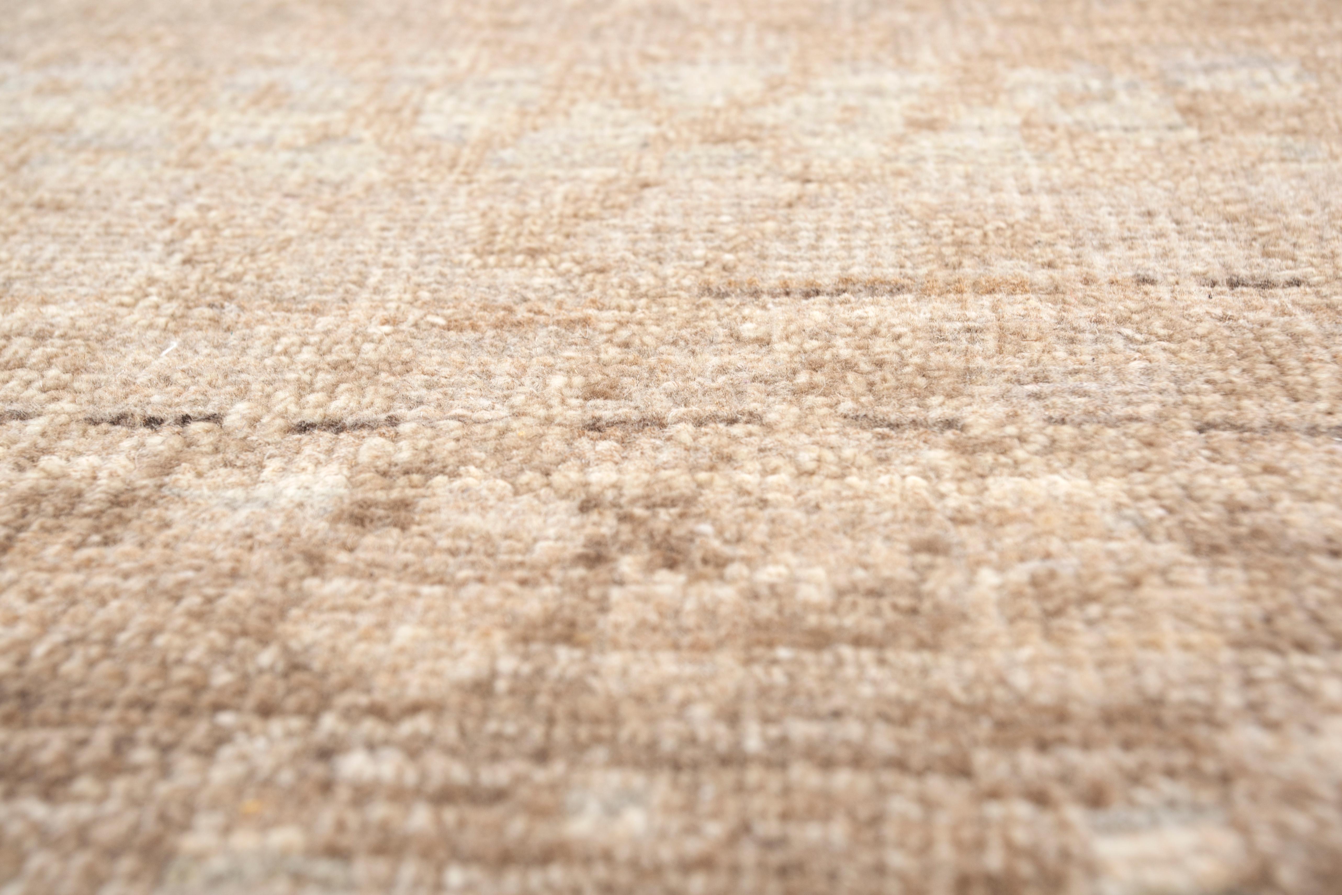 Jaipur Rugs Le déclin progressif des civilisations vers le désordre : les motifs de cette collection semblent créer ce sentiment de désordre et pourtant il y a un sentiment presque hypnotique de calme et de paix dans chacun d'entre eux. C'est de