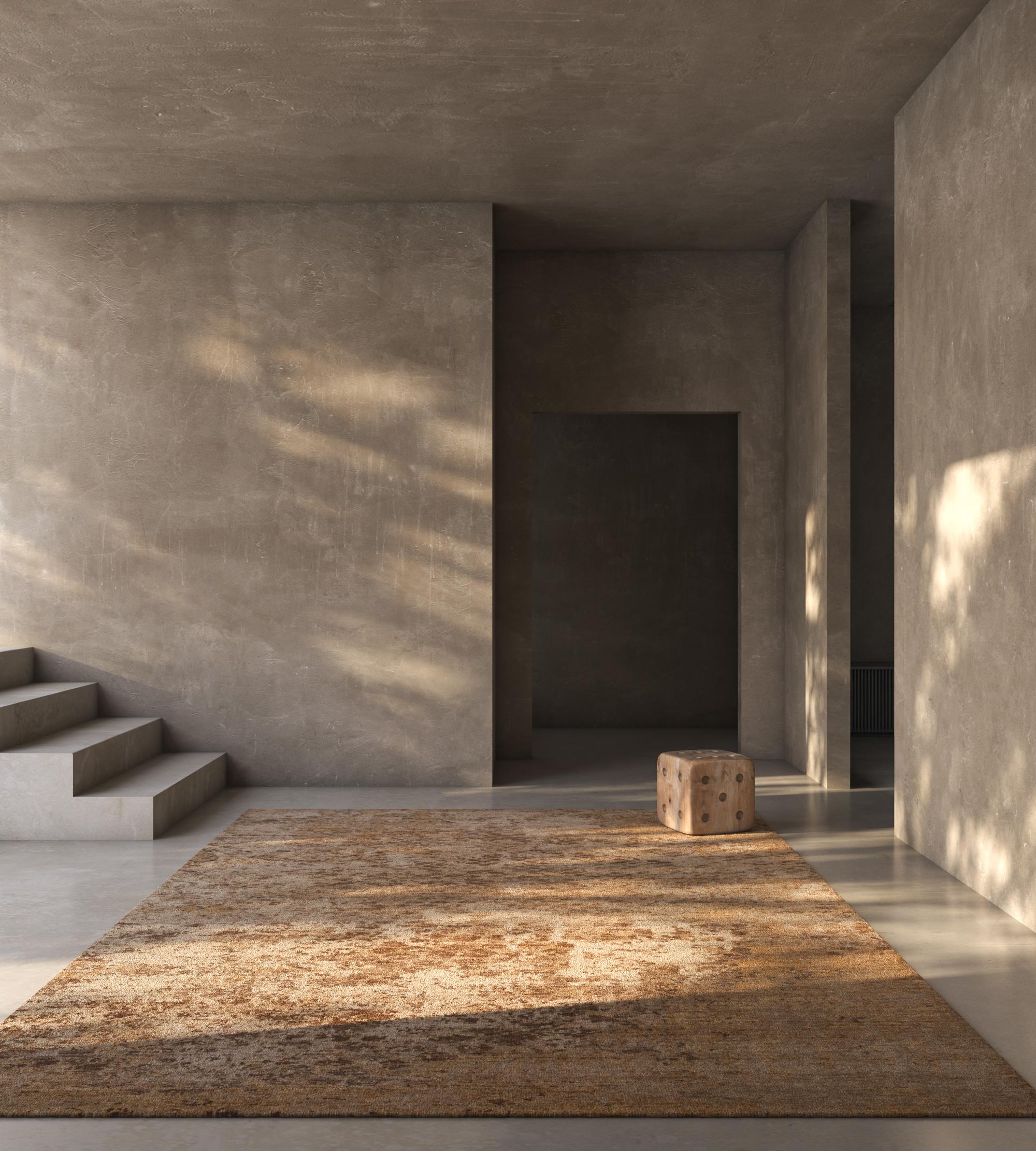 Tappeti Jaipur Il graduale declino delle civiltà fino al disordine: i motivi di questa collezione sembrano creare quel senso di disordine, ma c'è un senso quasi ipnotico di calma e pace in ognuno di essi. È a questa giustapposizione che la