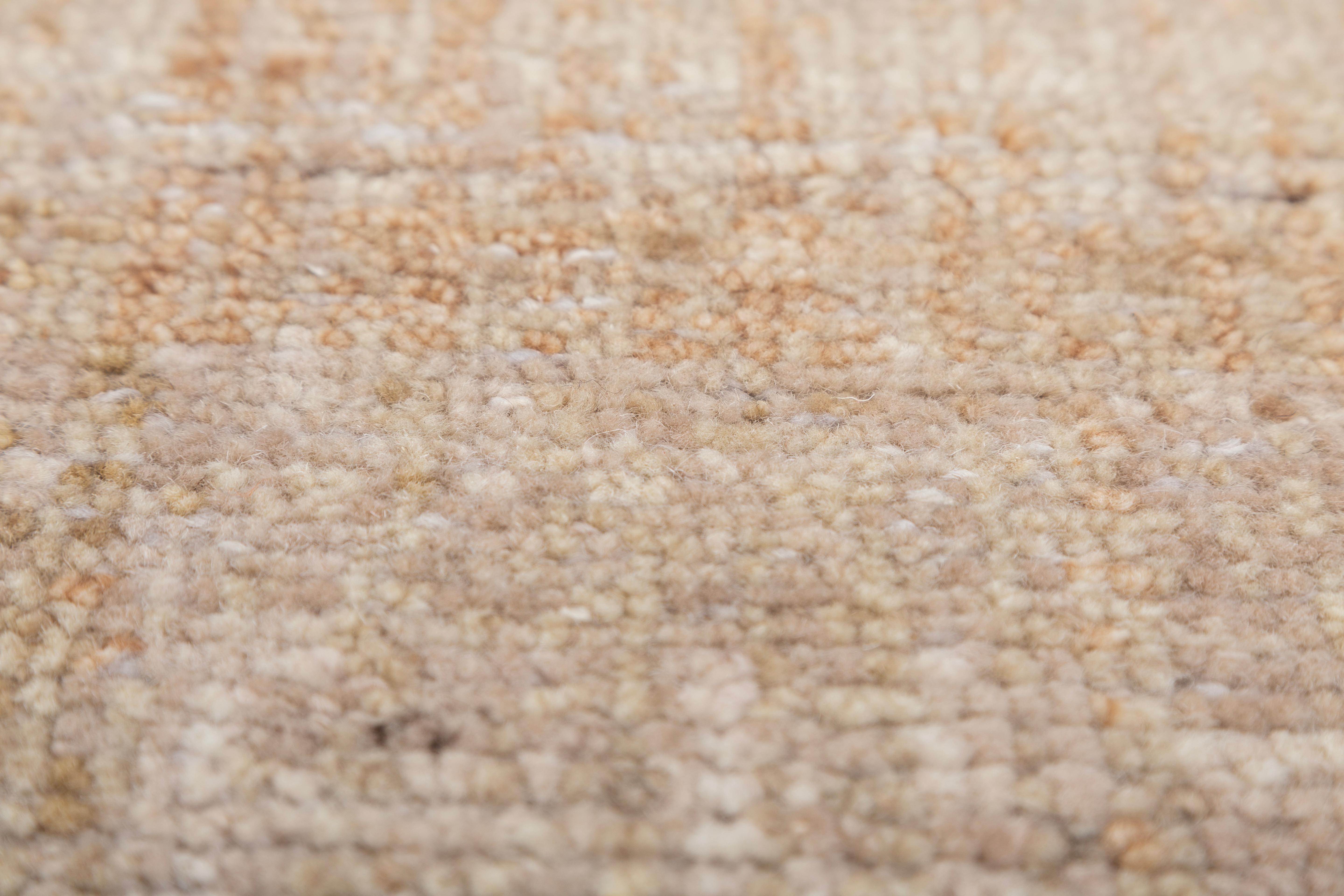 Jaipur Rugs Der allmähliche Niedergang von Zivilisationen bis hin zur Unordnung: Die Muster in dieser Collection'S scheinen dieses Gefühl der Unordnung zu erzeugen, und doch ist in jedem Muster ein fast hypnotisches Gefühl von Ruhe und Frieden zu