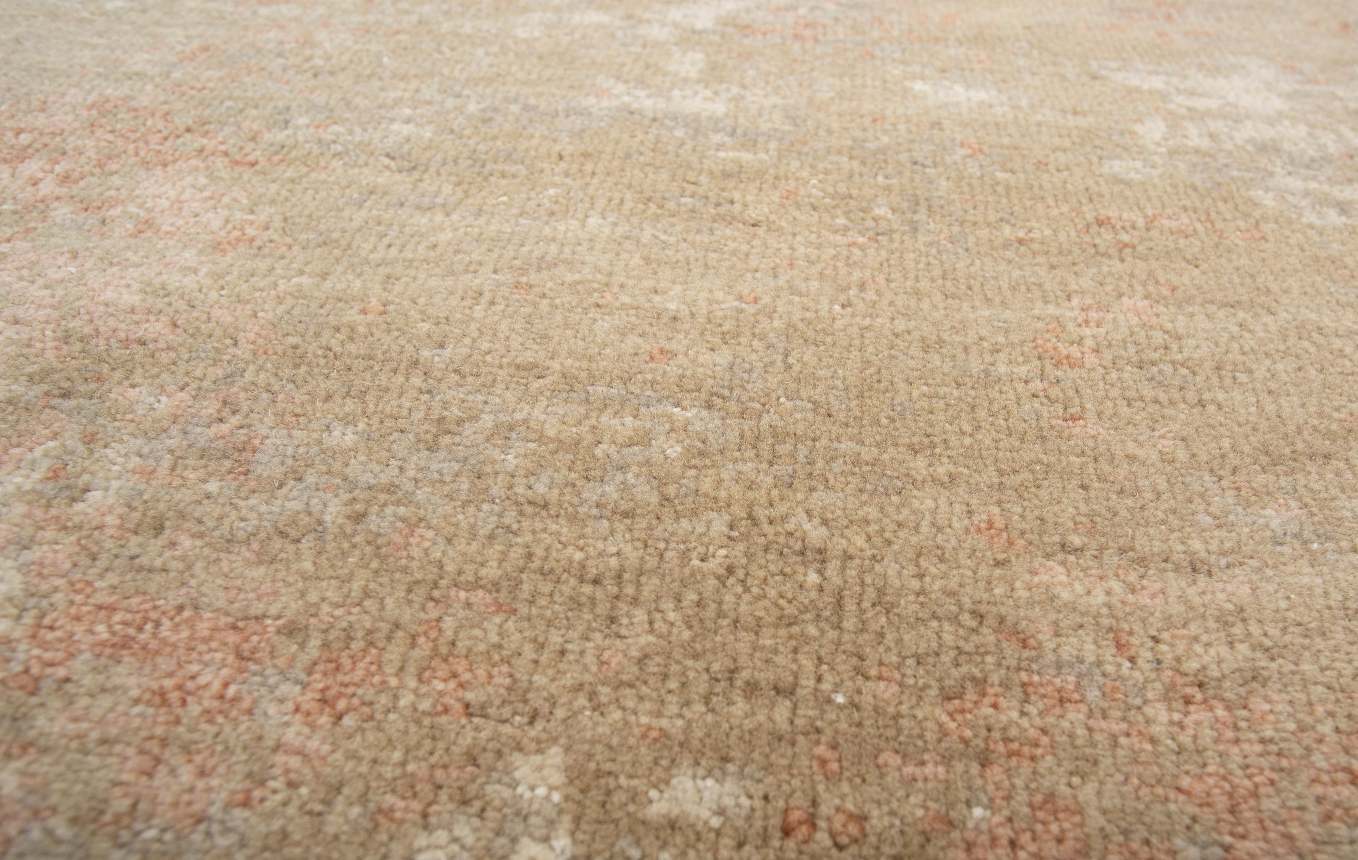 Jaipur Rugs Der allmähliche Niedergang von Zivilisationen bis hin zur Unordnung: Die Muster in dieser Collection'S scheinen dieses Gefühl der Unordnung zu erzeugen, und doch ist in jedem Muster ein fast hypnotisches Gefühl von Ruhe und Frieden zu