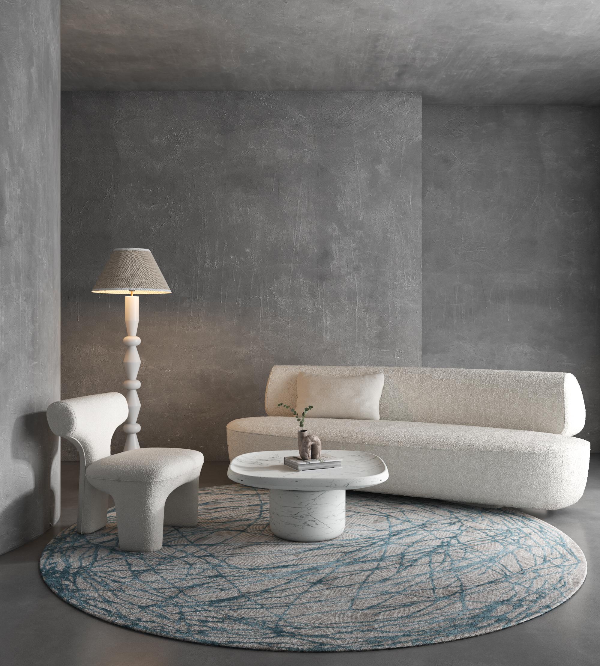 Jaipur Rugs La collezione Adrift è un'audace esplorazione dei contrasti, in cui i sorprendenti disegni in bianco e nero costituiscono la base di ogni pezzo. Questi elementi monocromatici creano una dichiarazione forte e senza tempo, mentre i vivaci