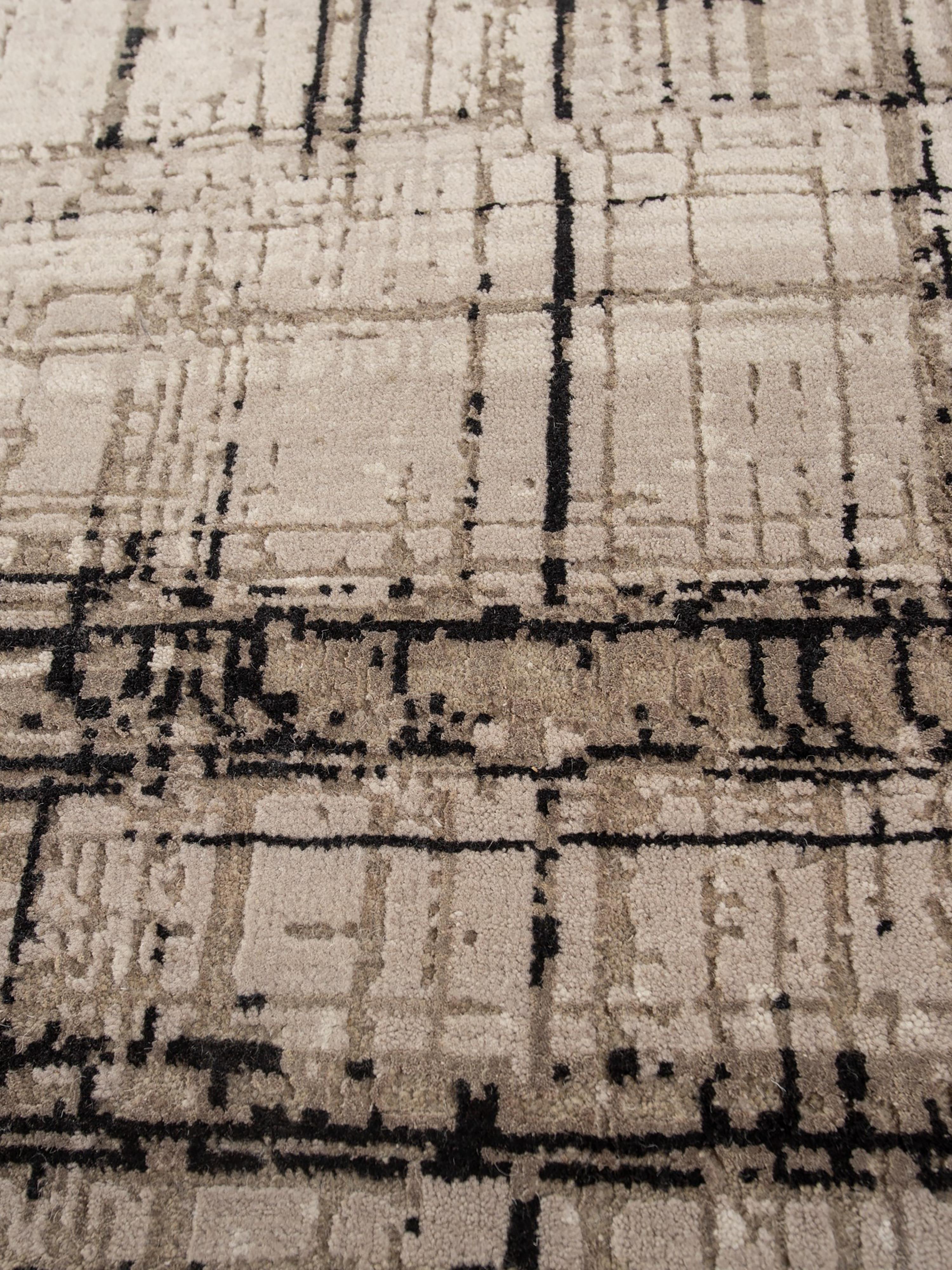 Esplora i design moderni per uno spazio contemporaneo con l'opulenta collezione Uvenuti. Una collezione di trame a rete e disegni astratti, Uvenuti intreccia un'atmosfera tranquilla con blu di tendenza, grigi saturi e tonalità di bianco della terra.