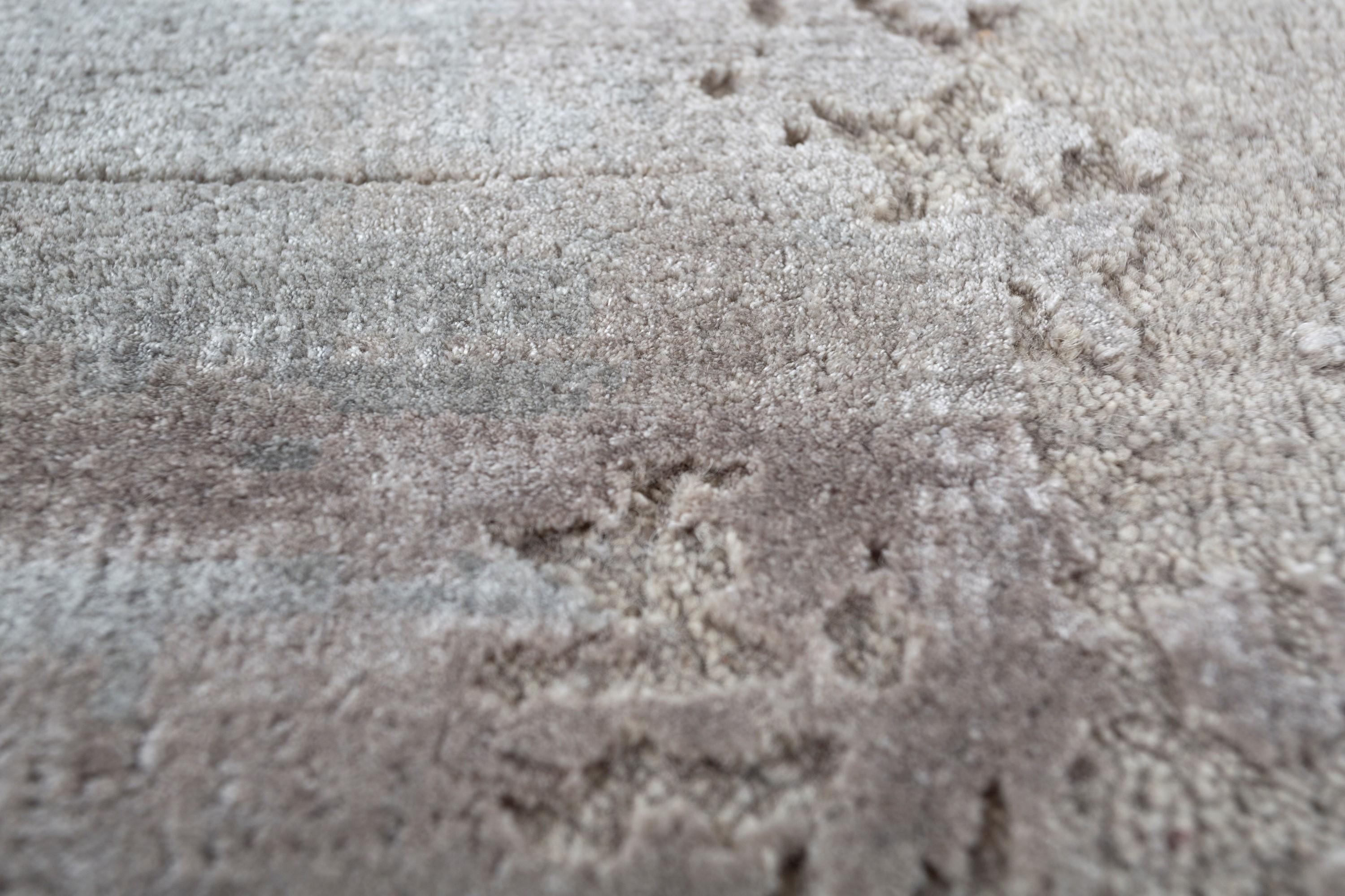 Explore modern designs for a contemporary space with the opulent Uvenuti collection. A collection of mesh textures and abstract designs, Uvenuti weaves a calm atmosphere with on-trend blues, saturated grays, and earth hues of white. Knotted to