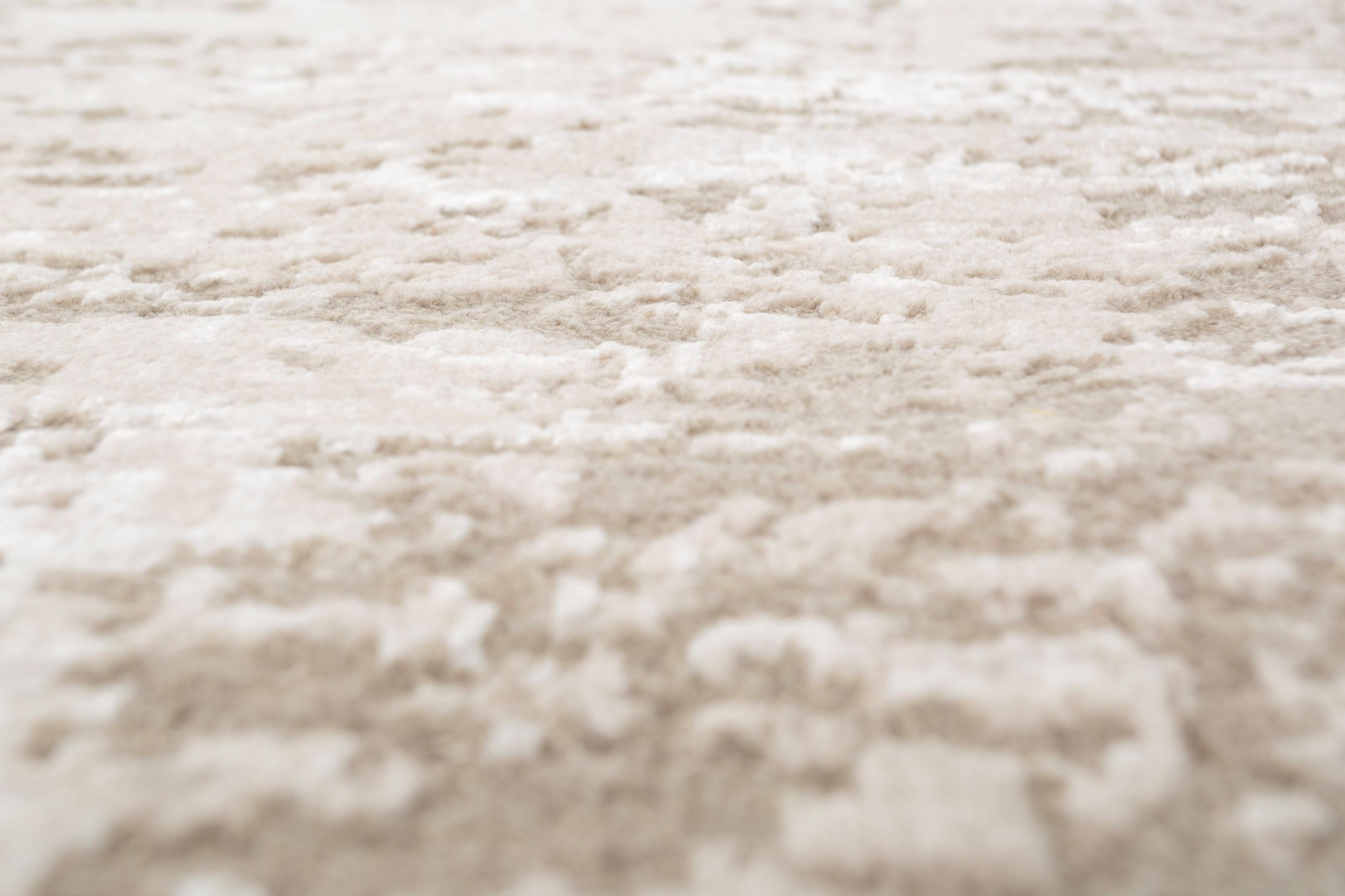 Explore modern designs for a contemporary space with the opulent Uvenuti collection. A collection of mesh textures and abstract designs, Uvenuti weaves a calm atmosphere with on-trend blues, saturated grays, and earth hues of white. Knotted to