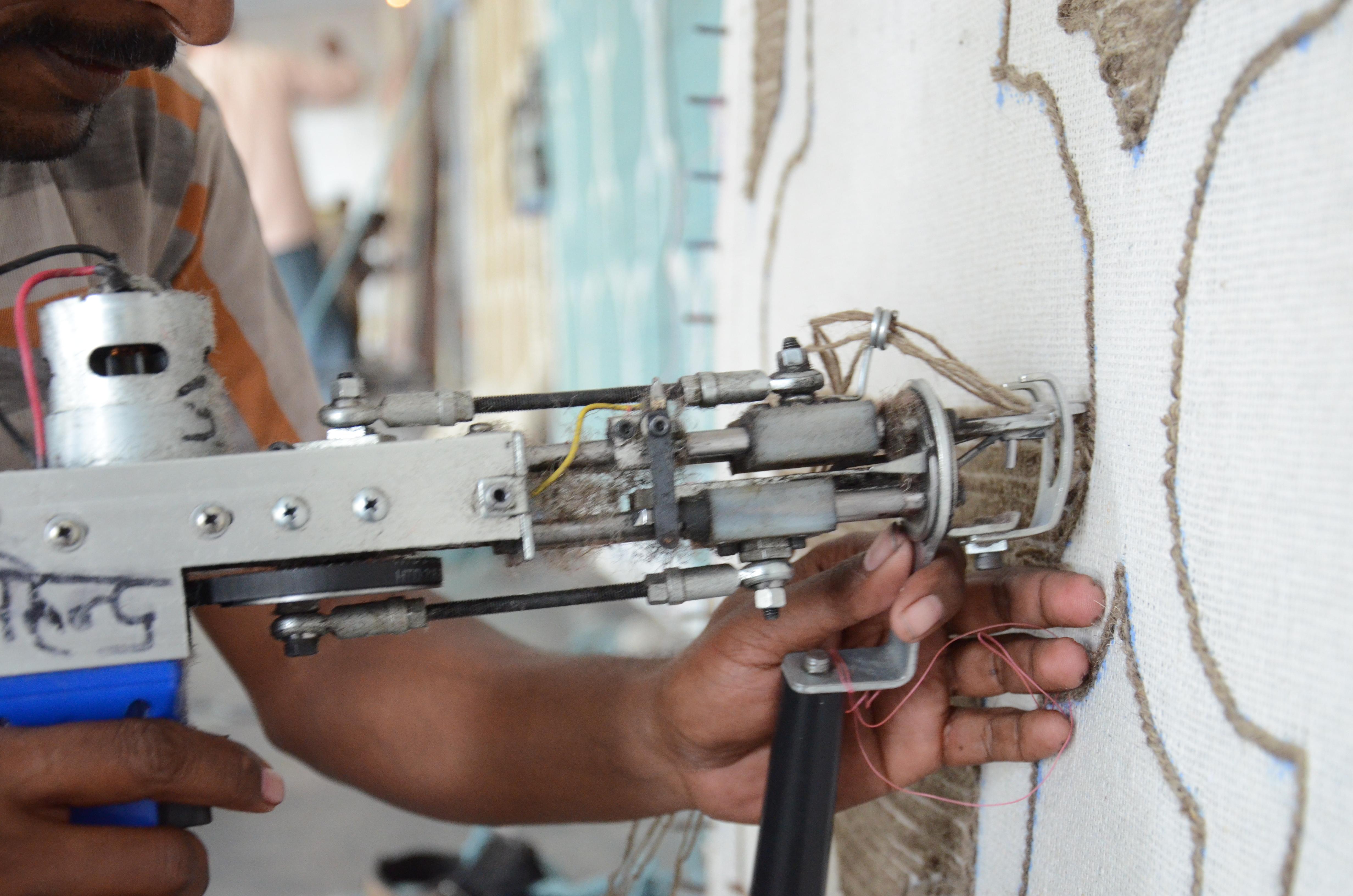 Tappeto Jaipur Rugs annodato a mano in lana e seta di bambù, grigio e nero. In condizioni Nuovo in vendita a Milano, IT