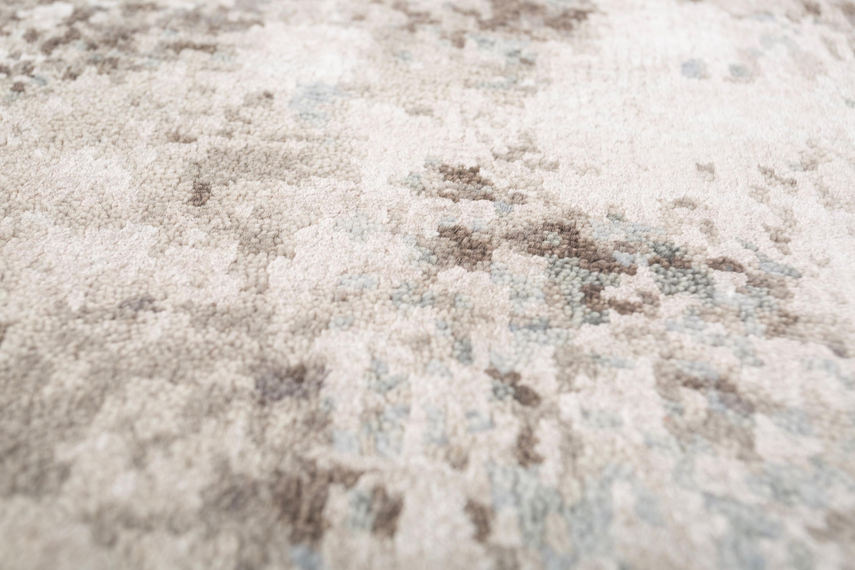 Explore modern designs for a contemporary space with the opulent Uvenuti collection. A collection of mesh textures and abstract designs, Uvenuti weaves a calm atmosphere with on-trend blues, saturated grays, and earth hues of white. Knotted to