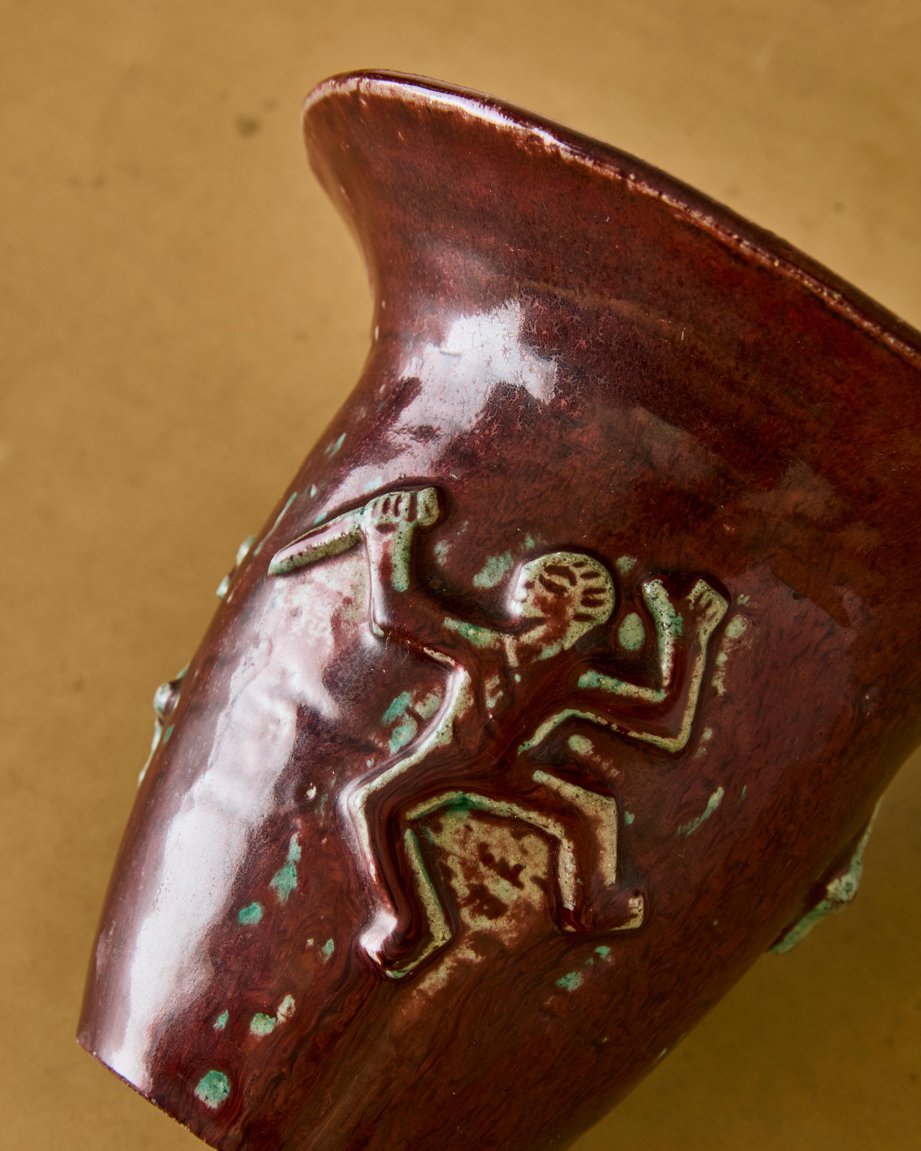 Ceramica Vaso Figurato Bordeaux di Jais Nielsen C. 1935 in vendita