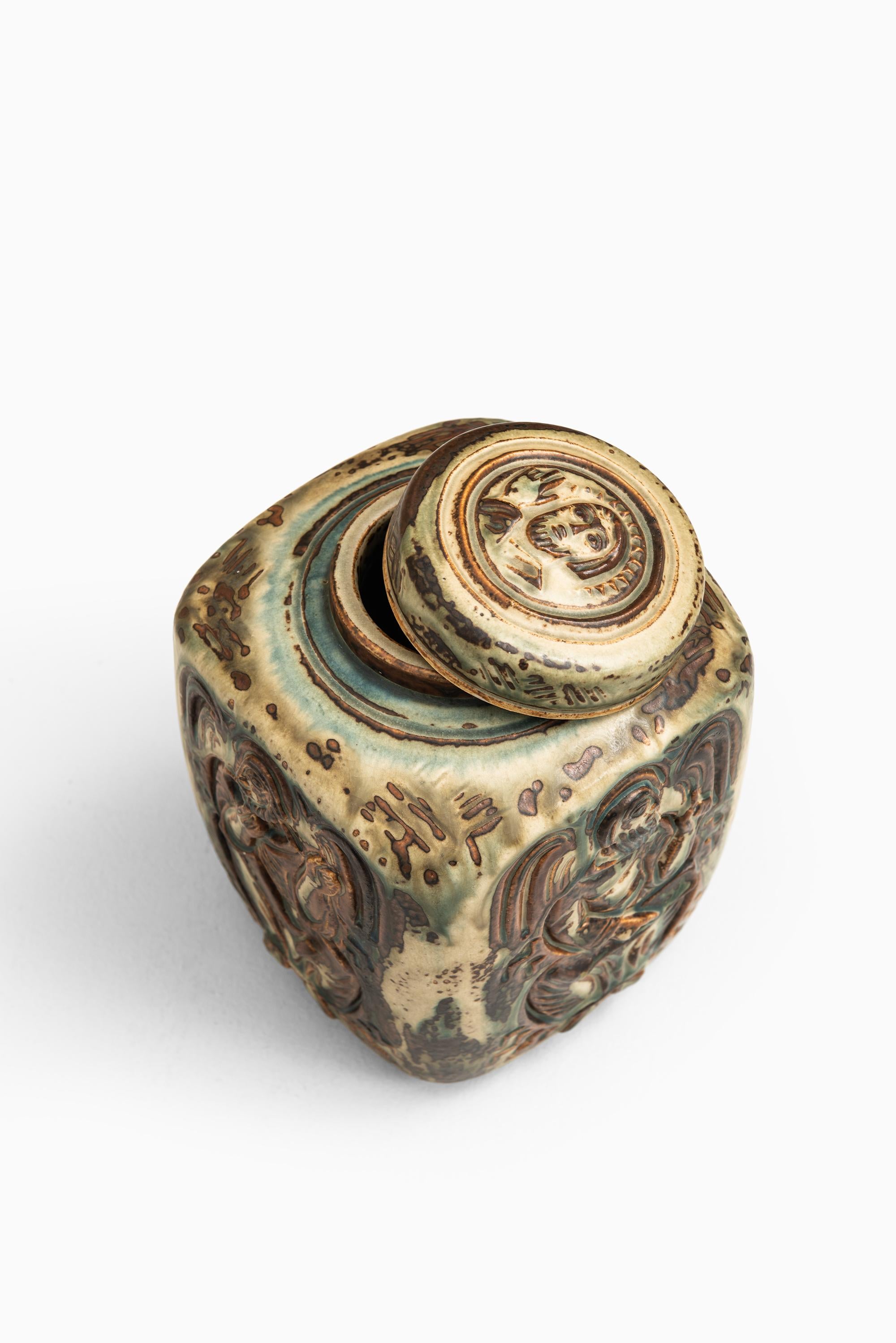 Jais Nielsen Keramikvase / Urne mit Deckel von Royal Copenhagen in Dänemark (Mitte des 20. Jahrhunderts) im Angebot
