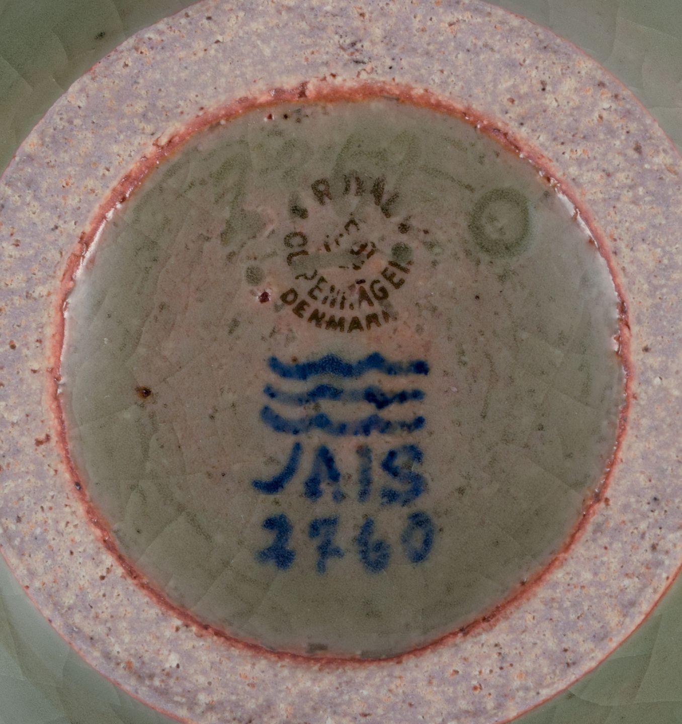 Céramique Jais Nielsen pour Royal Copenhagen. Bol en céramique à glaçure verte. Daté de 1946 en vente