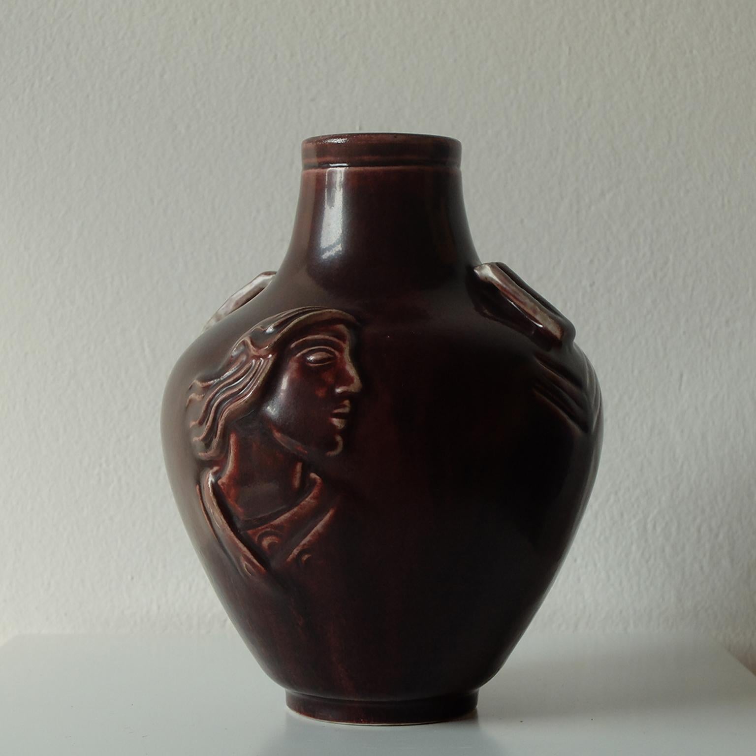 Jais Nielsen for Royal Copenhagen, ceramic vase in oxblood glaze portraying two Evangelical figures, 1930s.

This piece is a great example of Classical Scandinavian and Mid-Century Danish Pottery, showcasing a perfectly preserved deep-glazed surface