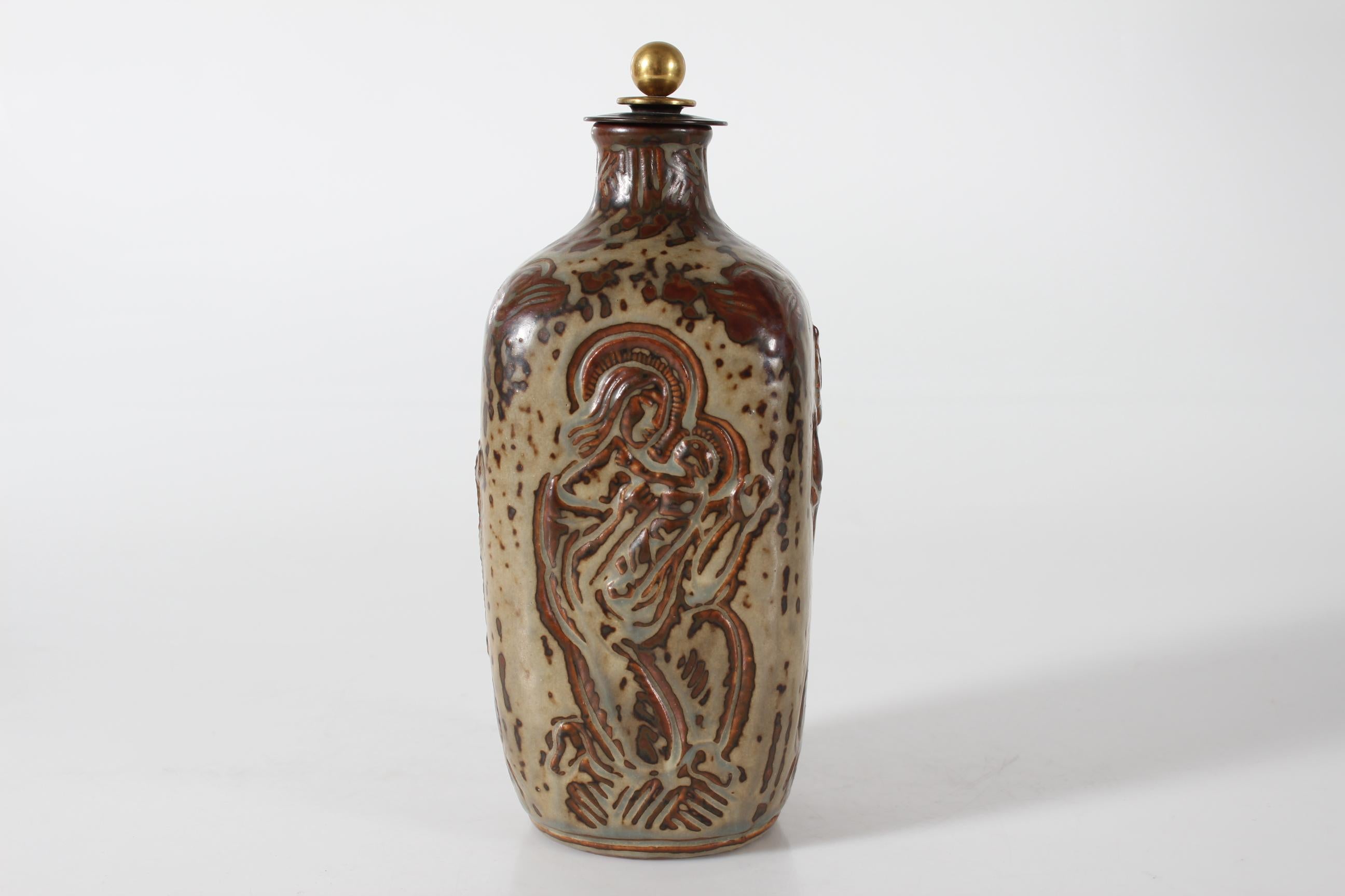 Scandinavo moderno Jais Nielsen per Royal Copenhagen Vaso o bottiglia quadrata con coperchio in bronzo, 1957 in vendita