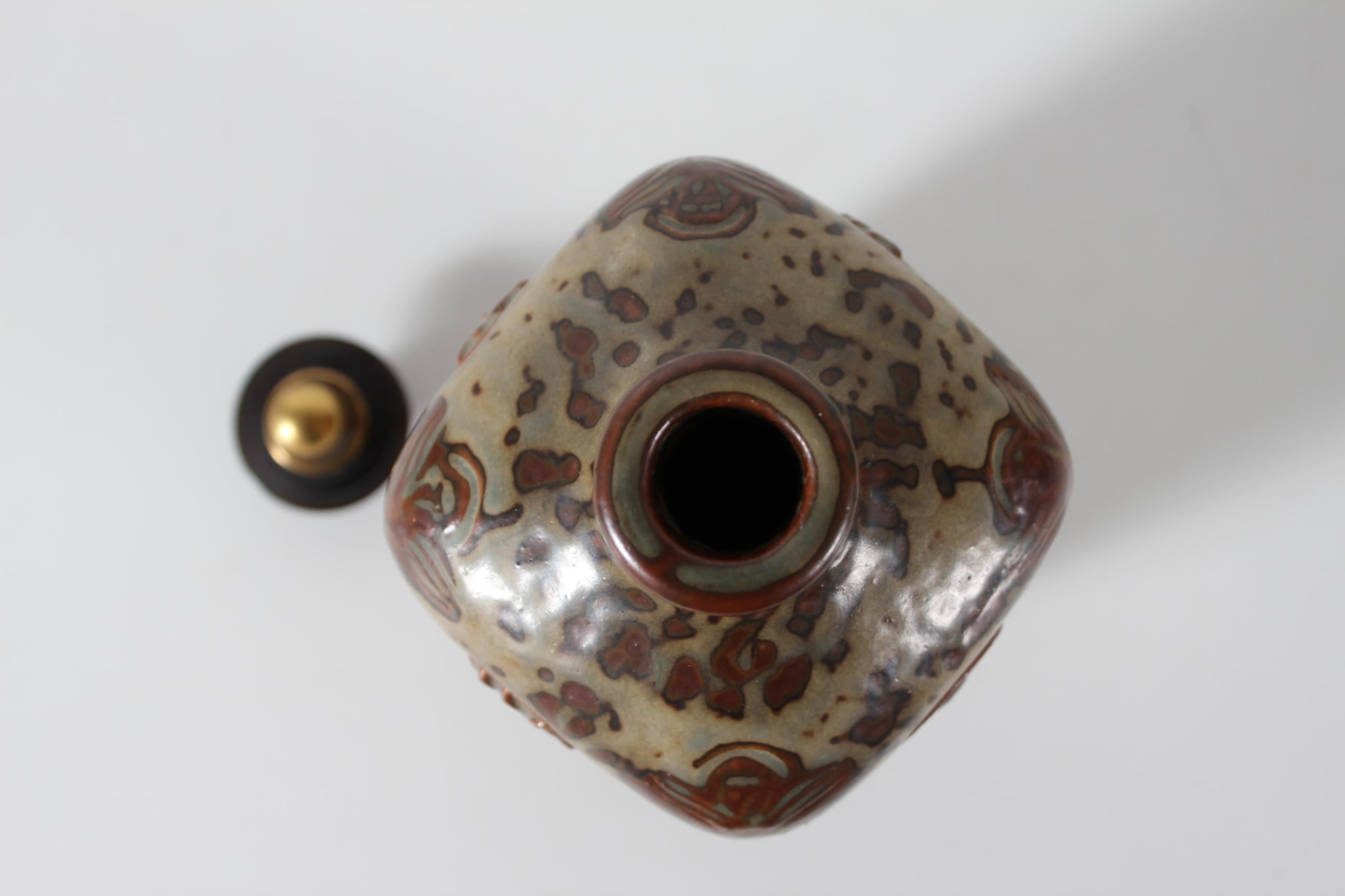 Jais Nielsen per Royal Copenhagen Vaso o bottiglia quadrata con coperchio in bronzo, 1957 in vendita 1