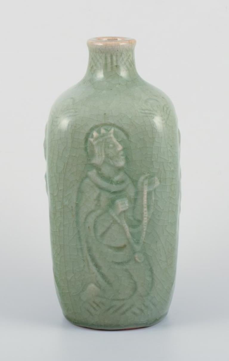 Danois Jais Nielsen, Royal Copenhagen Vase en céramique à glaçure céladon. Motifs religieux en vente