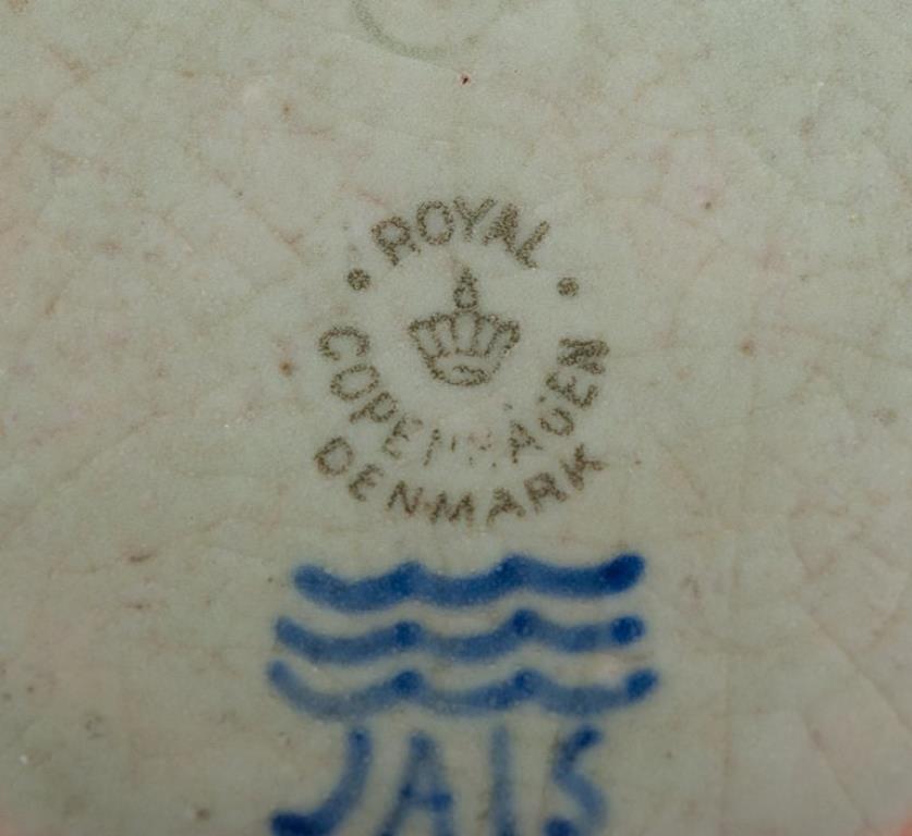 Jais Nielsen, Royal Copenhagen Vase en céramique à glaçure céladon. Motifs religieux en vente 1
