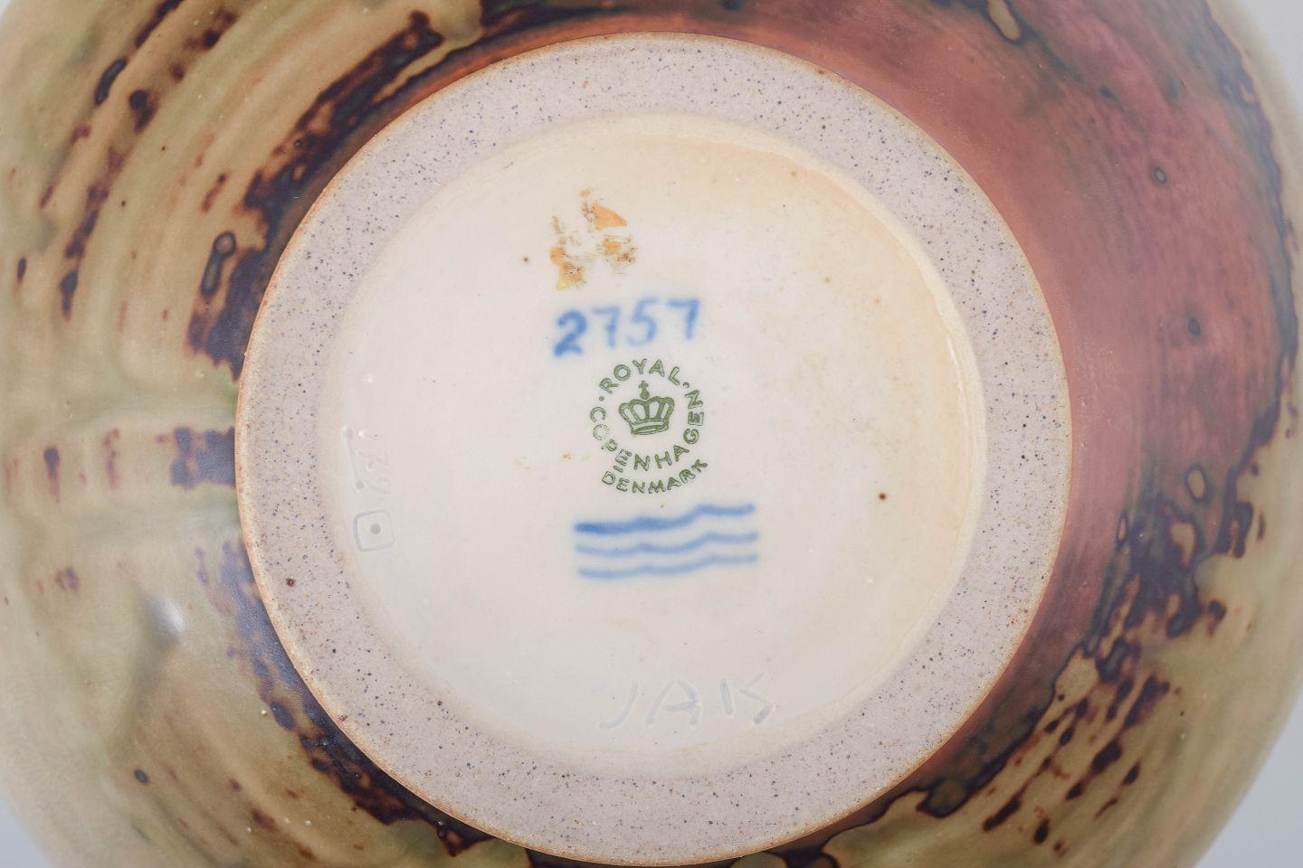 Jais Nielsen, Royal Copenhagen. Jarrón de cerámica esmaltada con motivos religiosos Cerámico en venta