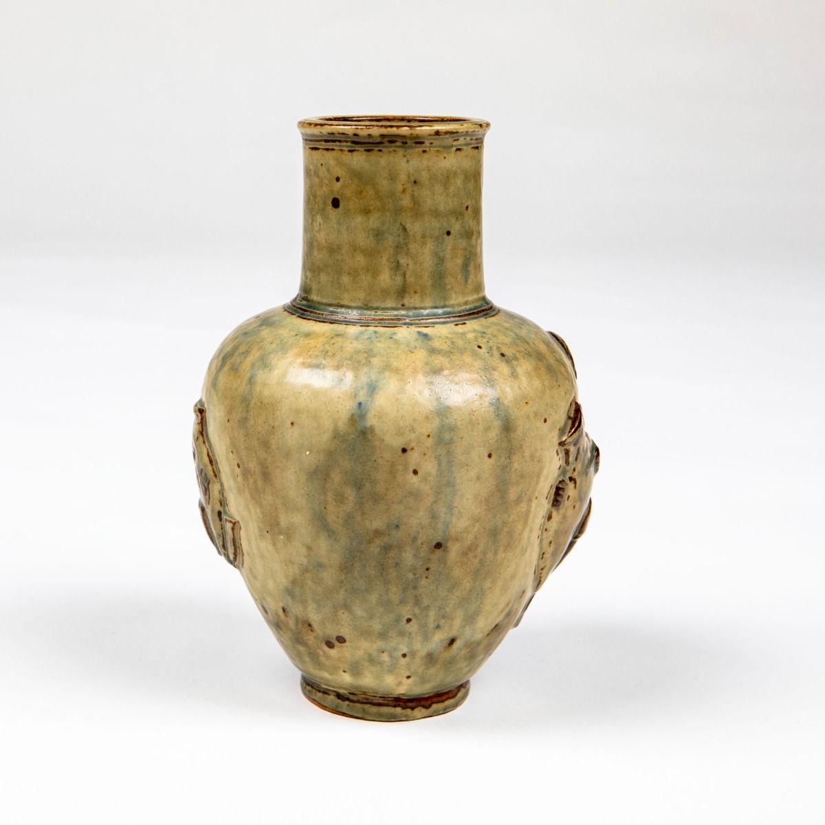 Danois Vase de Jais Nielsen avec reliefs bibliques en glaçure Sung pour Royal Copenhagen en vente