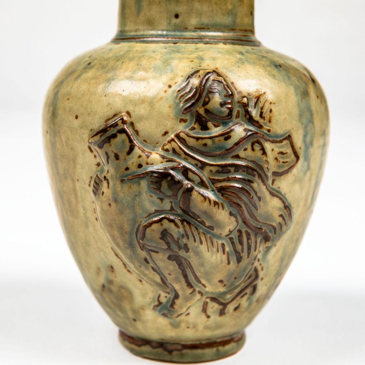 Vase de Jais Nielsen avec reliefs bibliques en glaçure Sung pour Royal Copenhagen Bon état - En vente à Kastrup, DK