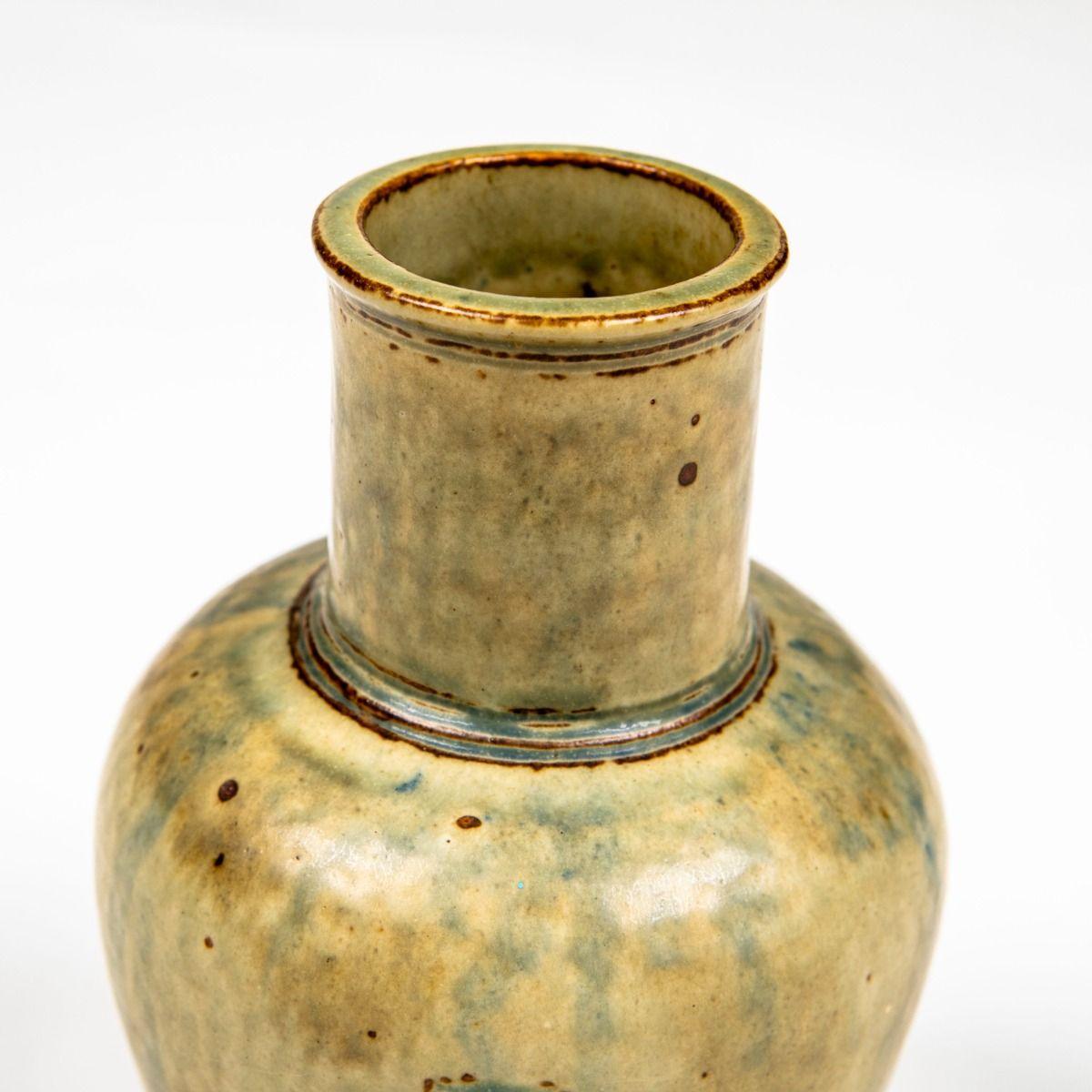 Grès Vase de Jais Nielsen avec reliefs bibliques en glaçure Sung pour Royal Copenhagen en vente
