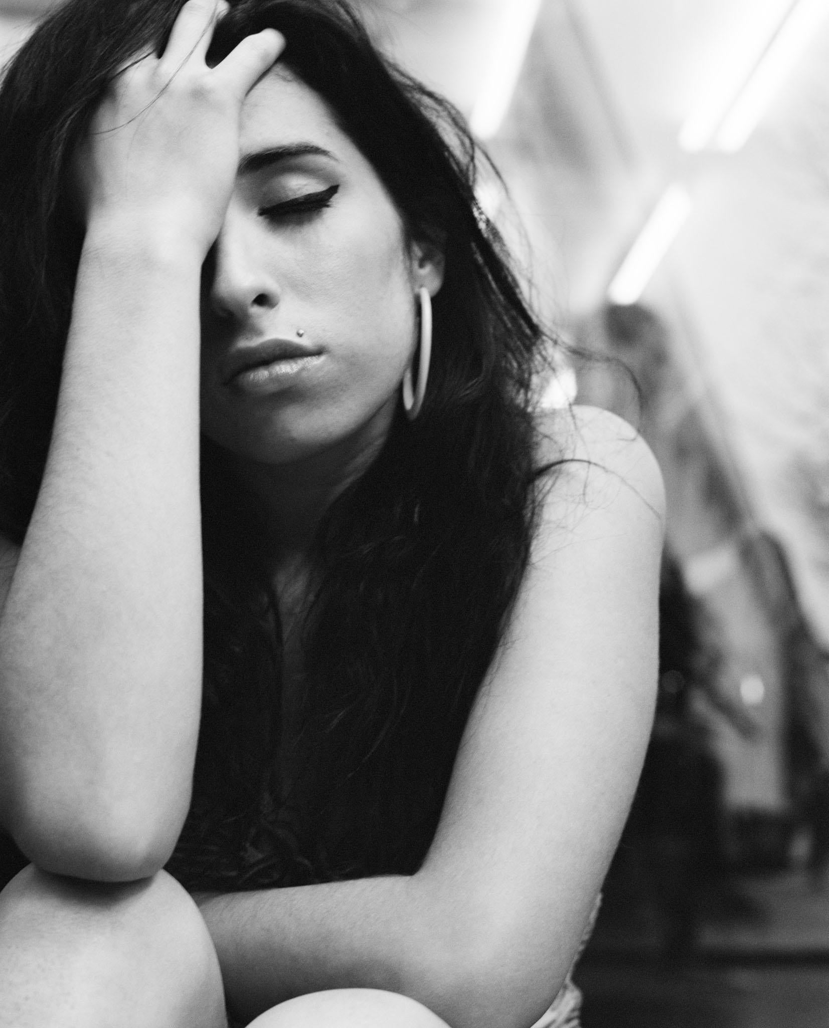 Jake Chessum Portrait Photograph – Amy Winehouse 12x16" Druck