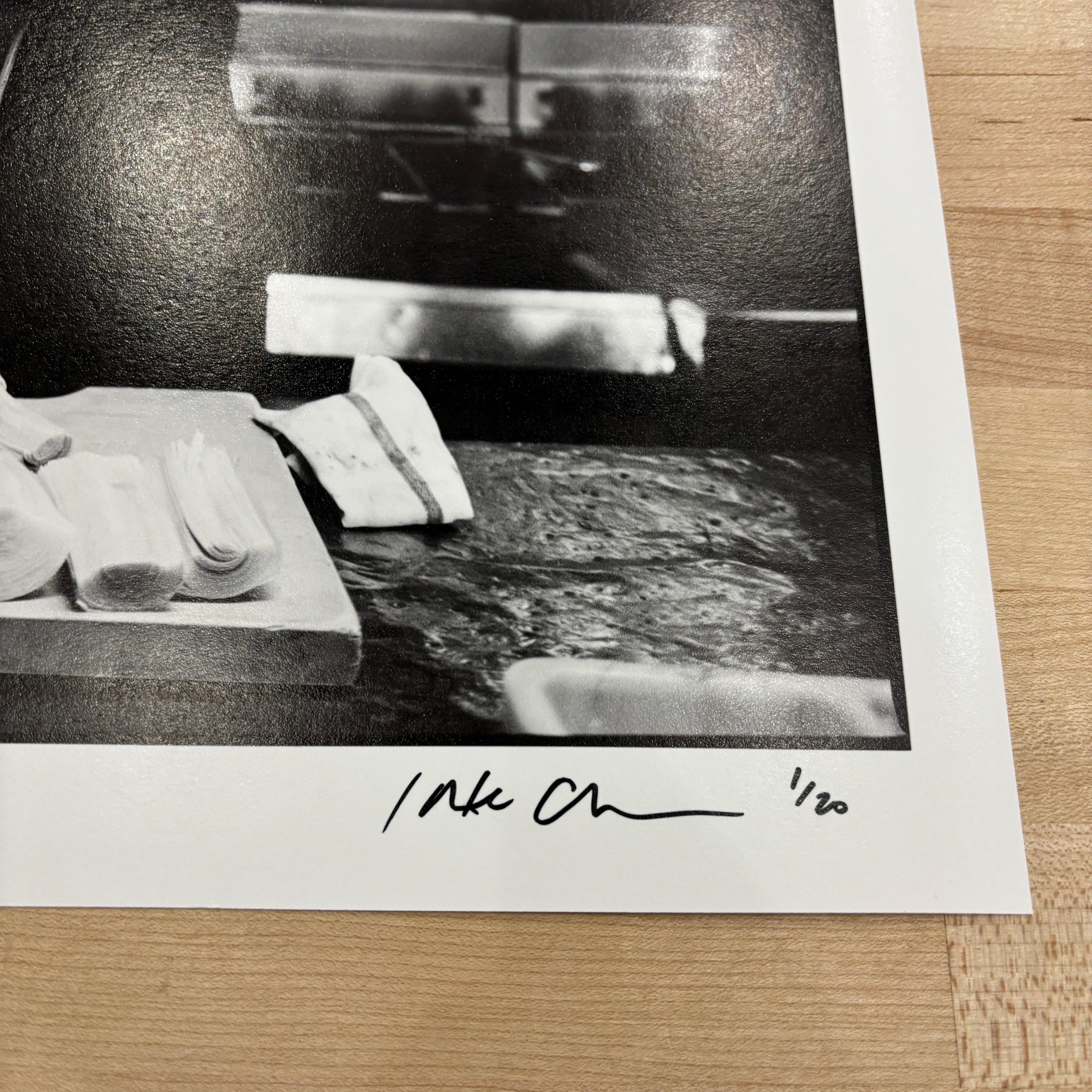 Retrato de Anthony Bourdain por Jake Chessum en venta 3