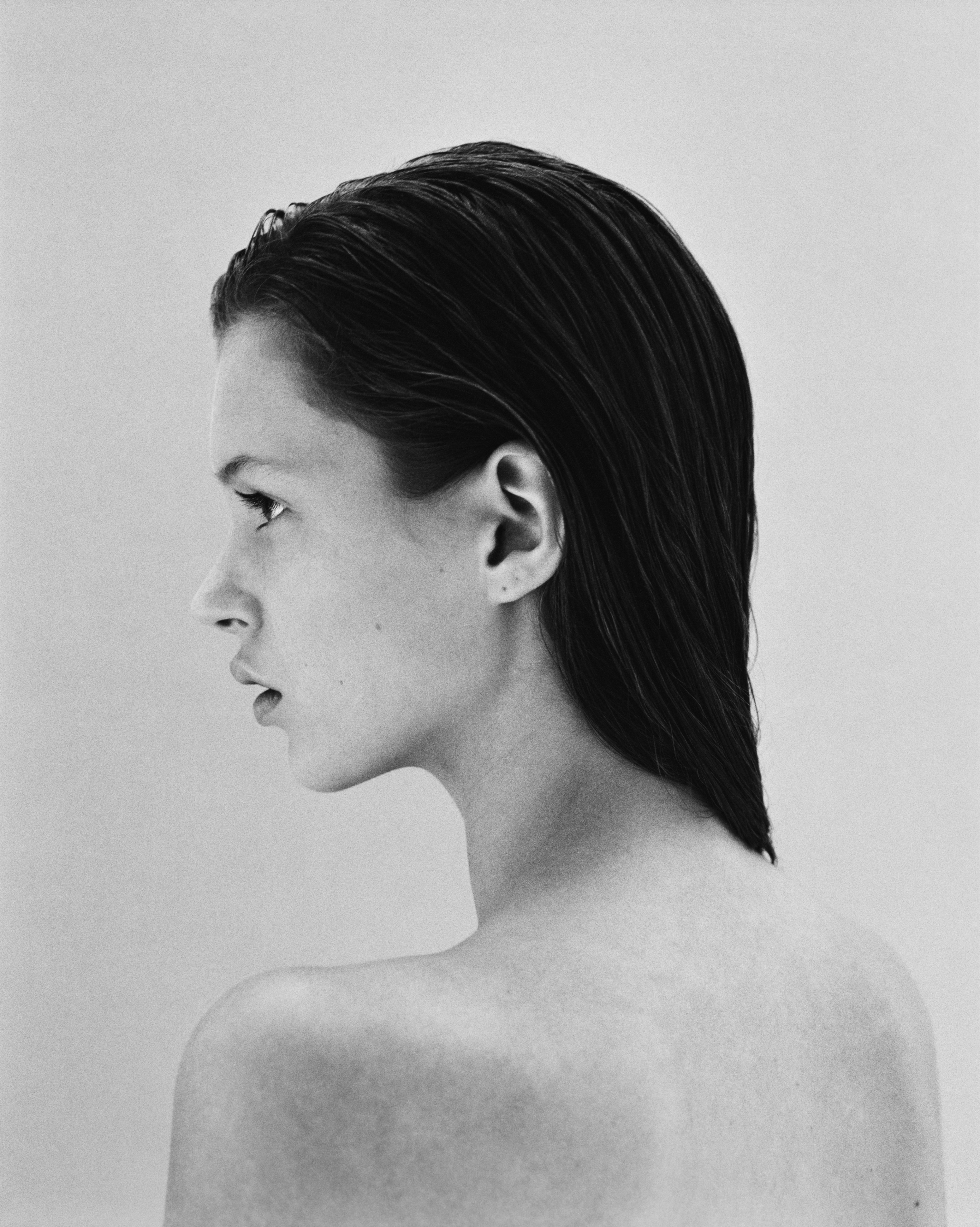 Jake Chessum Portrait Photograph – Kate Moss mit 16 Jahren