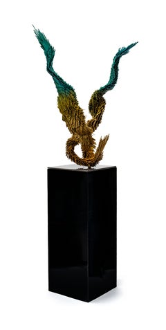 Gleaming Murmur, scultura contemporanea di uccelli in acciaio di colore giallo e verde