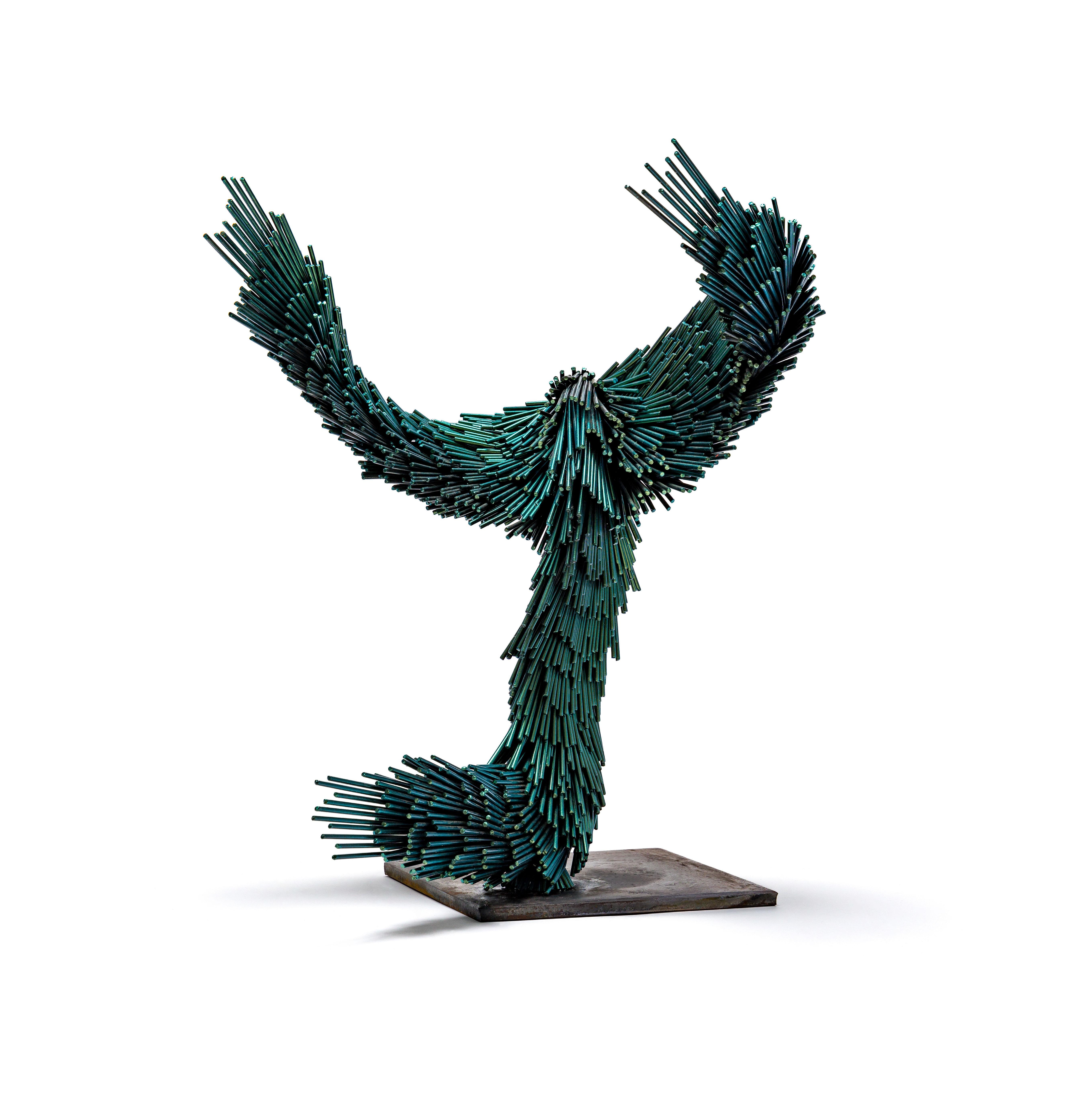 Emerald Murmur, Sculpture contemporaine d'oiseaux en acier de couleur verte en vente 1