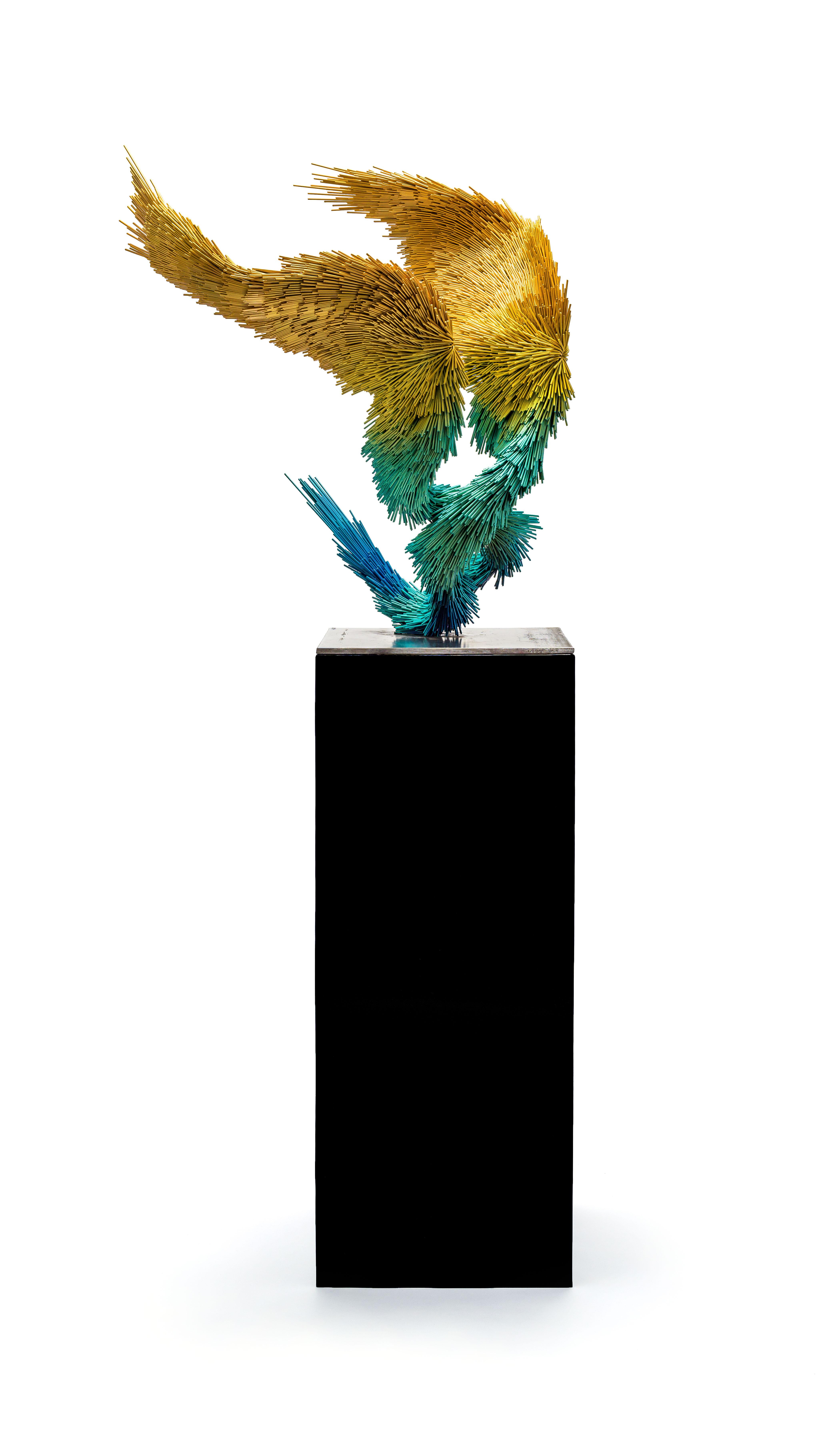 Fleeting Murmur, zeitgenössische Vogelskulptur aus Stahl in Gelb, Grün und Blau (Zeitgenössisch), Sculpture, von Jake Michael Singer