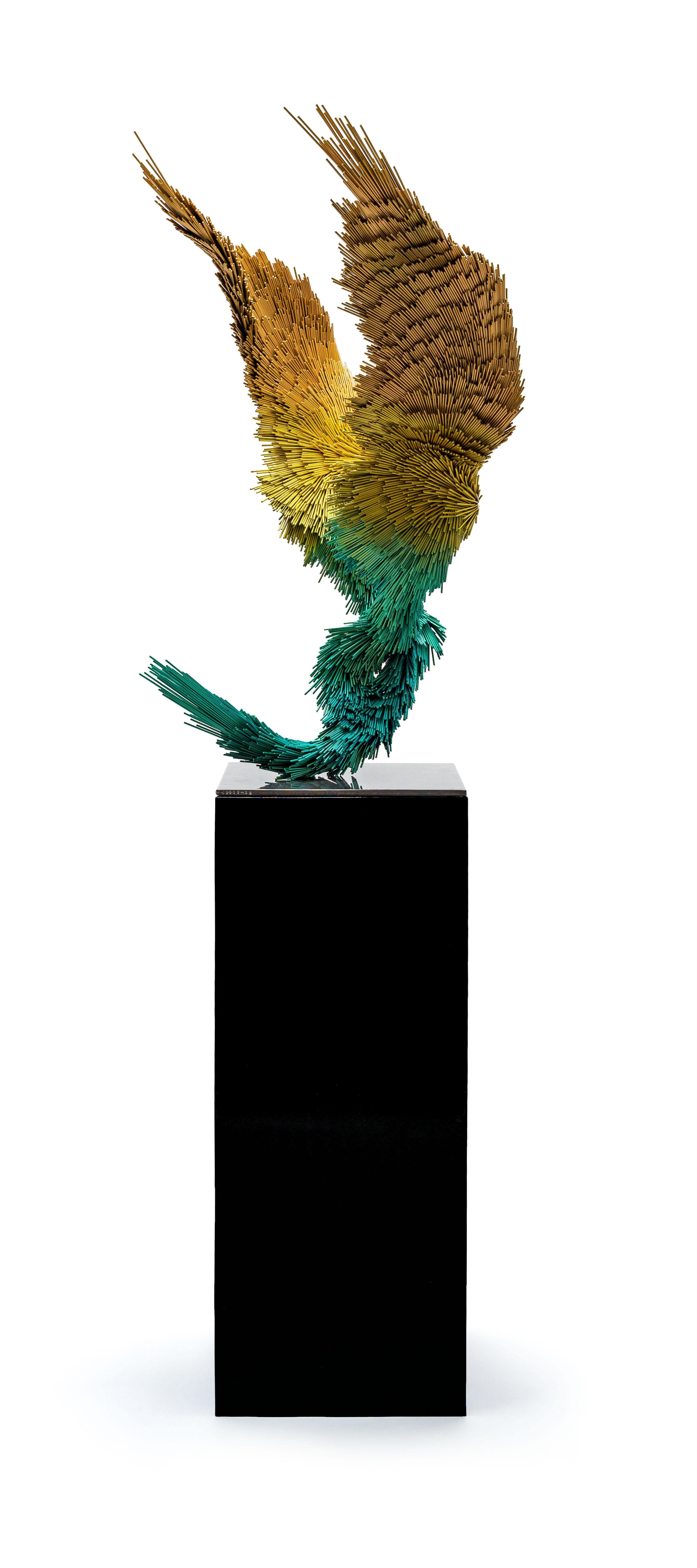 Electrum Murmur, Sculpture d'oiseau contemporaine en acier jaune et vert en vente 1