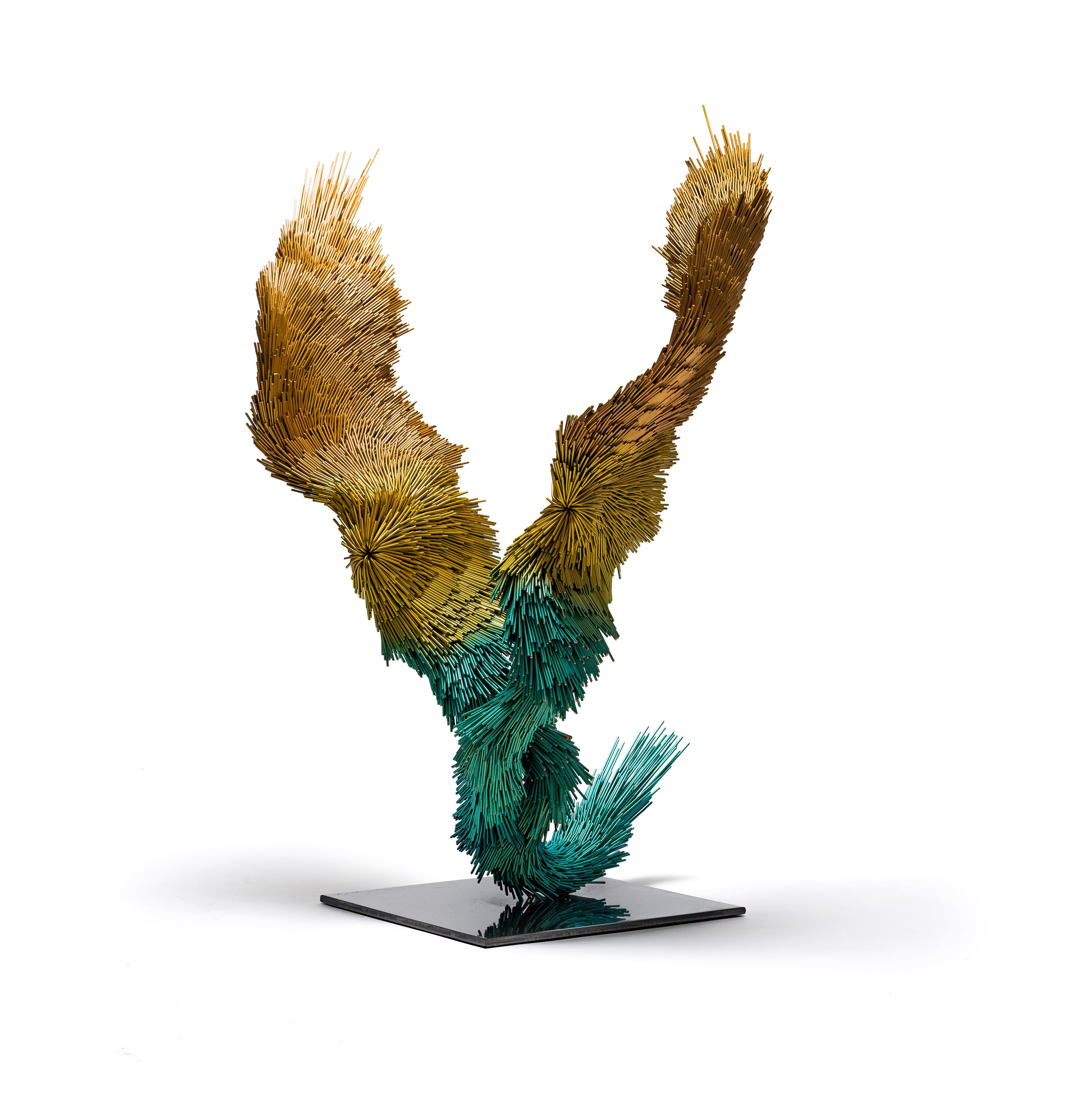 Electrum Murmur, Sculpture d'oiseau contemporaine en acier jaune et vert