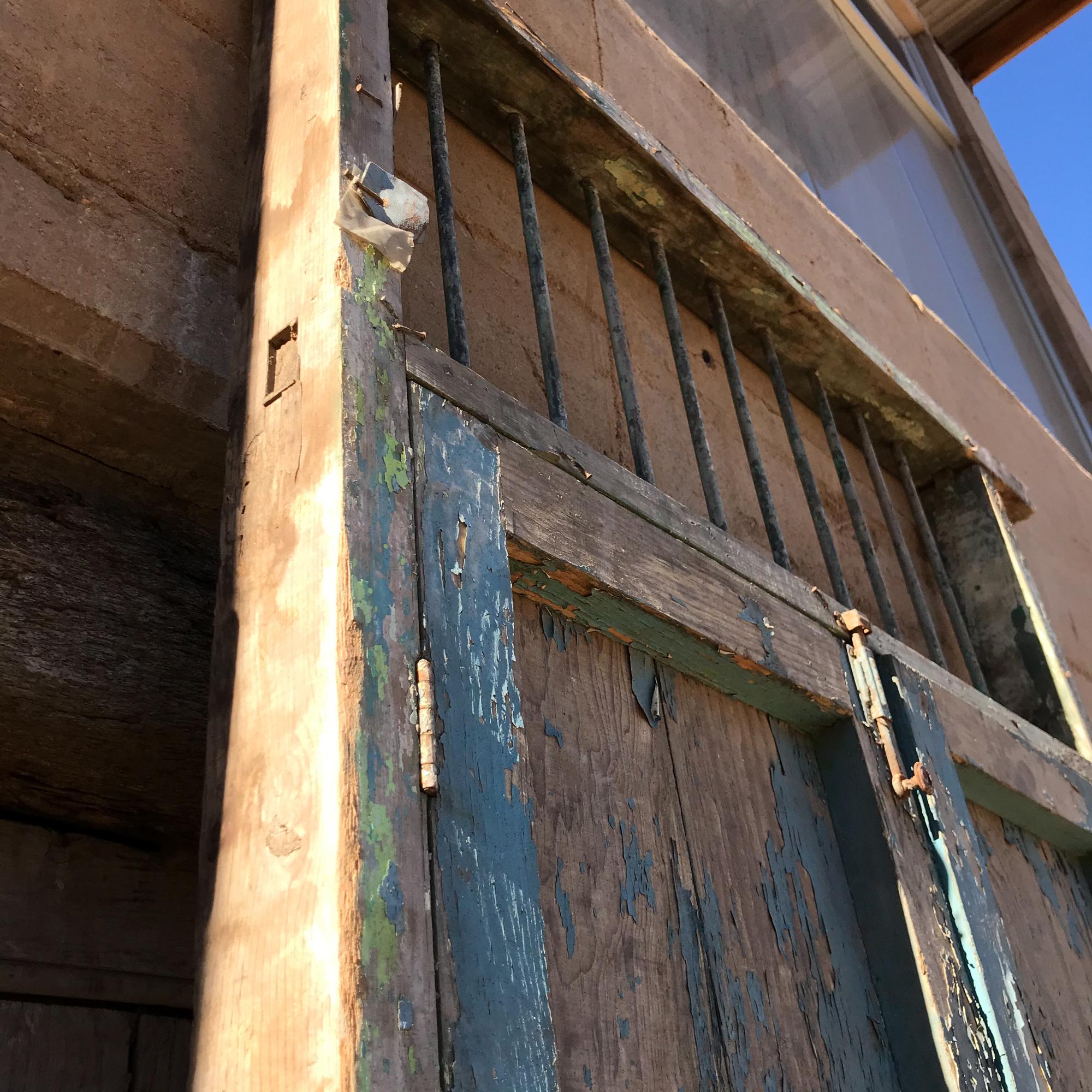 Rustikale Scheunentüren aus Mesquite-Holz Jalisco Mexiko, Hacienda, 1920er Jahre  im Angebot 4