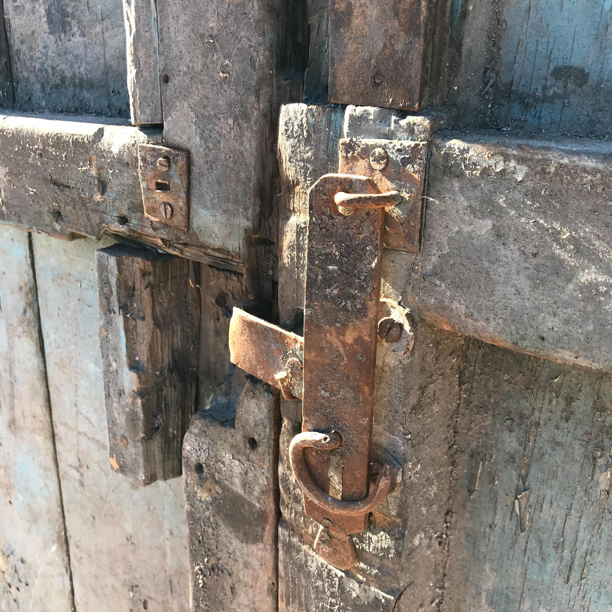 Rustikale Scheunentüren aus Mesquite-Holz Jalisco Mexiko, Hacienda, 1920er Jahre  im Angebot 8