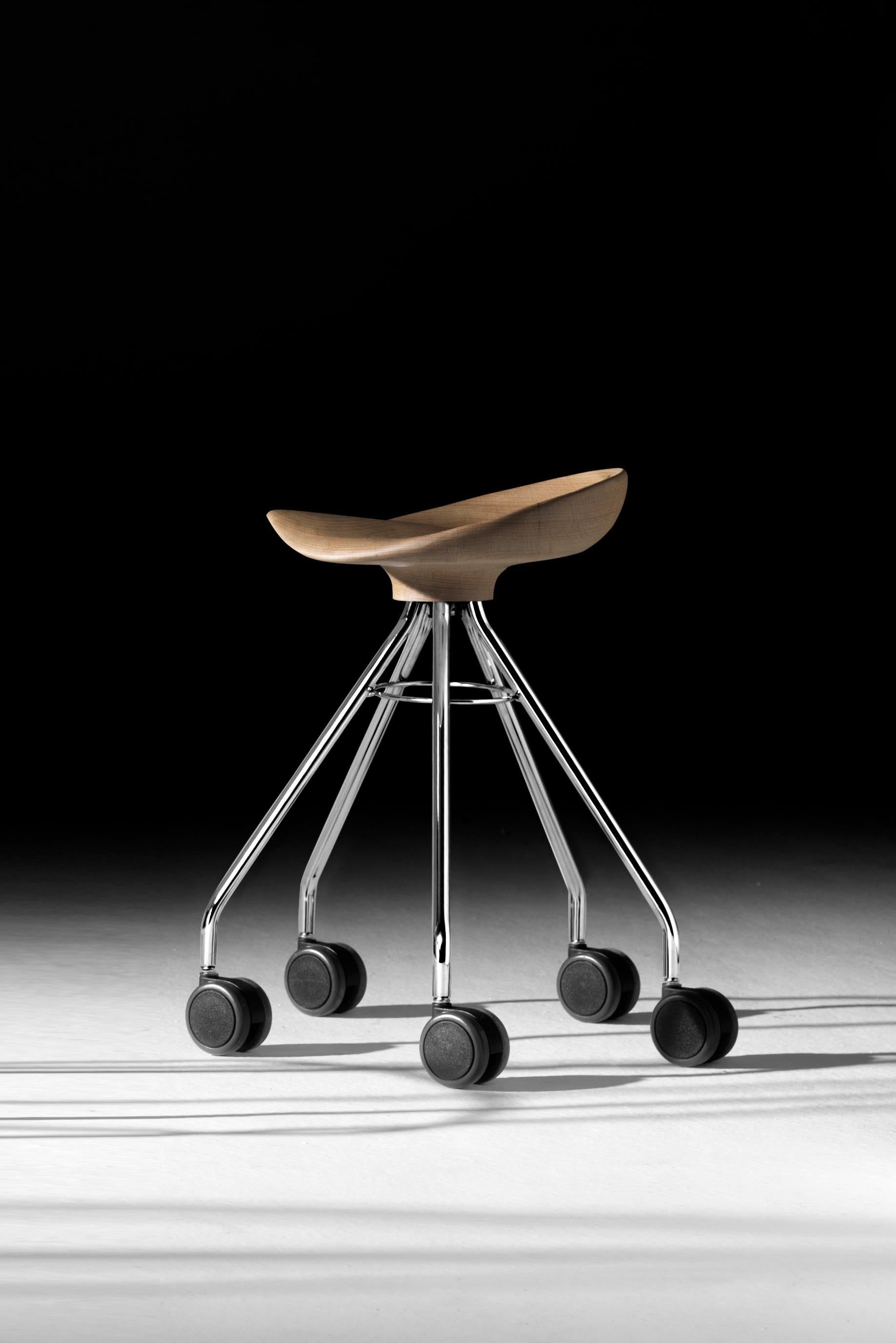 low stool with wheels