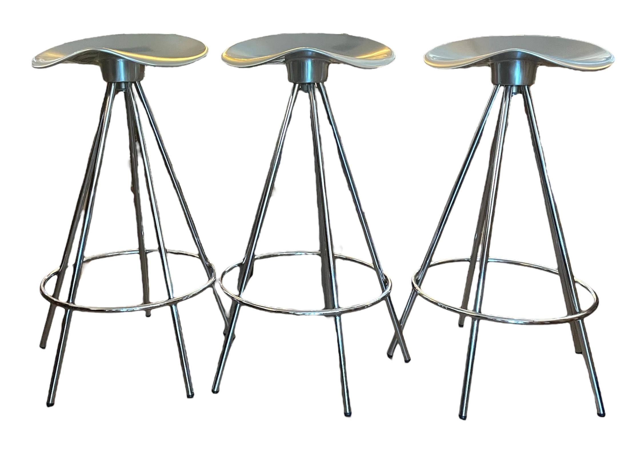 Jamaica stool designed by Pepe Cortes is so sleek and comfortable. Manufactured by Amat Barcelona The Jamaica stool is already a classic in Spanish design and is one of the best designed stools in all history. It’s been on the market for over 25