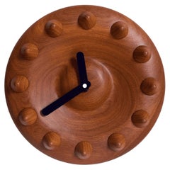 Horloge murale sculpturale Jambu avec pointes, Cumaru Wood, par Design/One