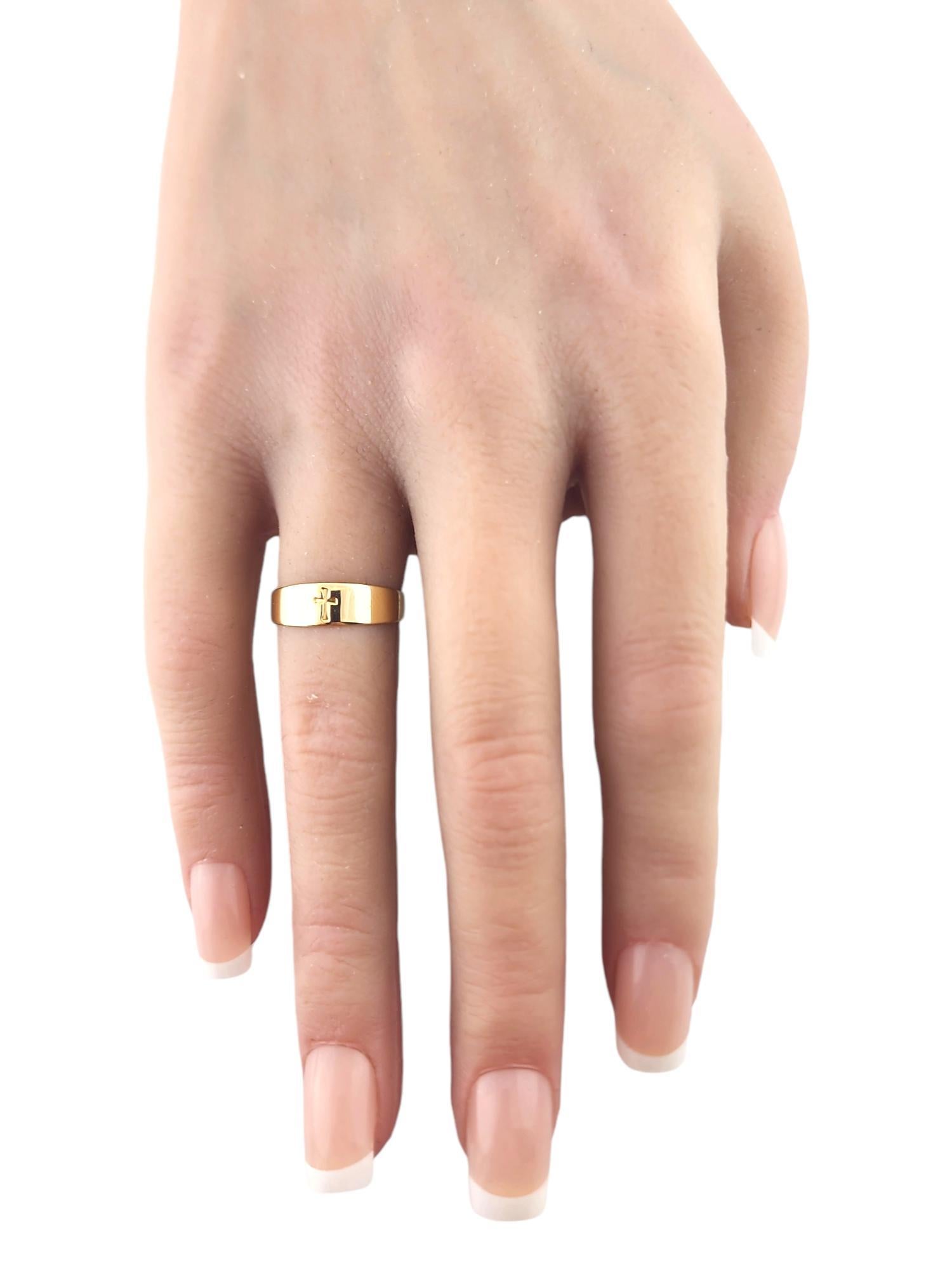 James Avery 14 Karat Yellow Gold Engraved Cross Band Size 5 #18533 In Good Condition In Washington Depot, CT