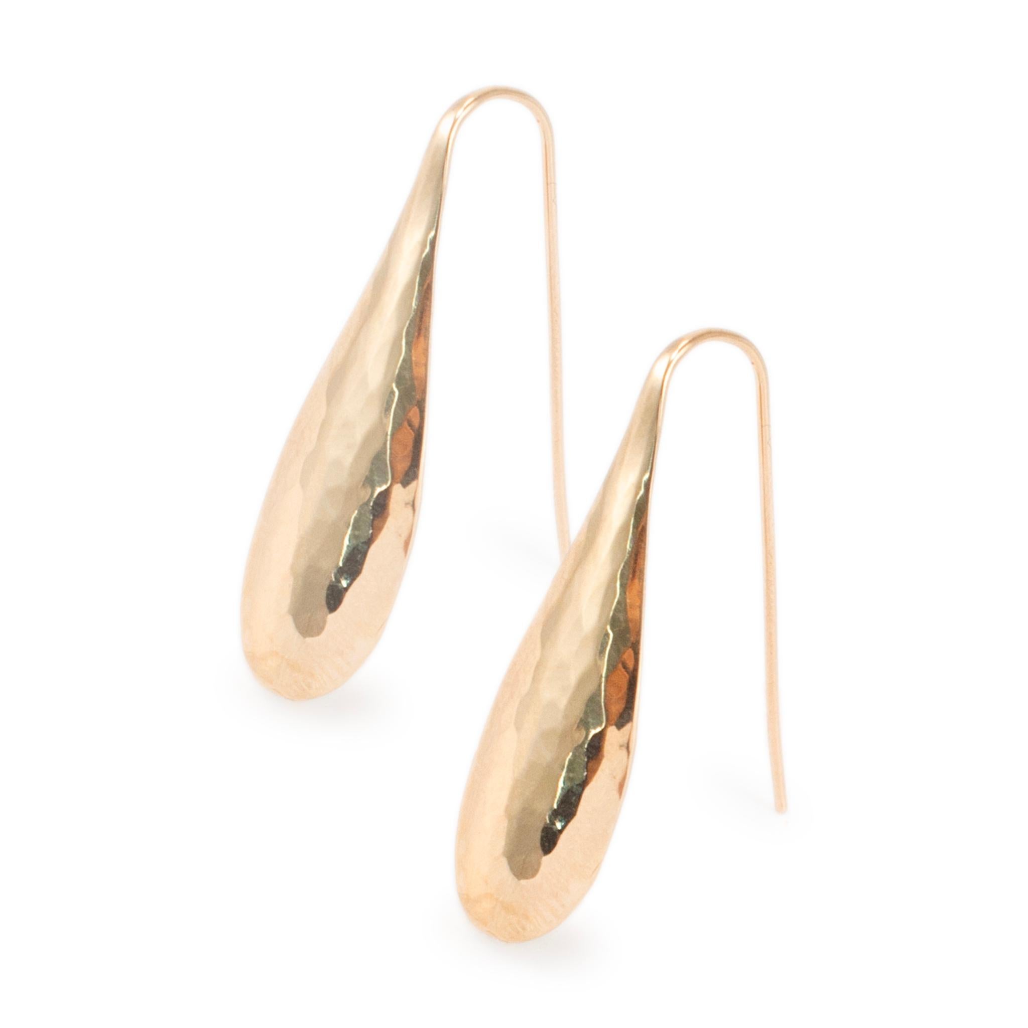 Brand: James Avery

Gender: Ladies

Metal Type: 14K Yellow Gold

Length: 1.38 inches

Width: 10.55 mm

Weight: 4.04 grams

Ladies 14K Yellow Gold drop earring. The metal was tested and determined to be 14K yellow gold. Engraved with 