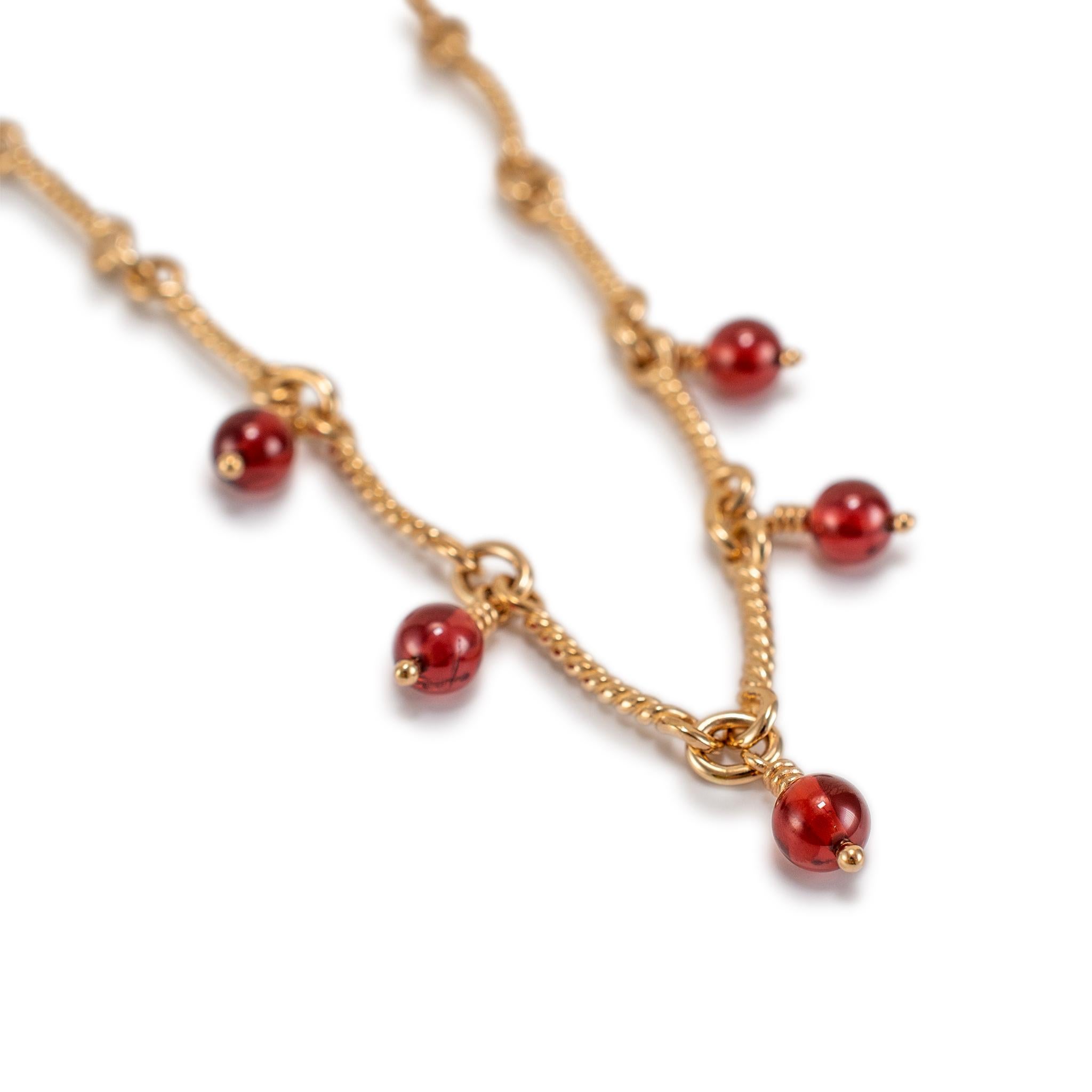 Marke: James Avery

Geschlecht: Damen

Metall Typ: 14K Gelbgold

Länge: 16,50 Zoll

Breite: 5.90 mm

Gewicht: 16,13 Gramm

Eine Damen Designer gemacht texturiert & poliert 14K Gelbgold Granat Halskette. Das Metall wurde getestet und es wurde