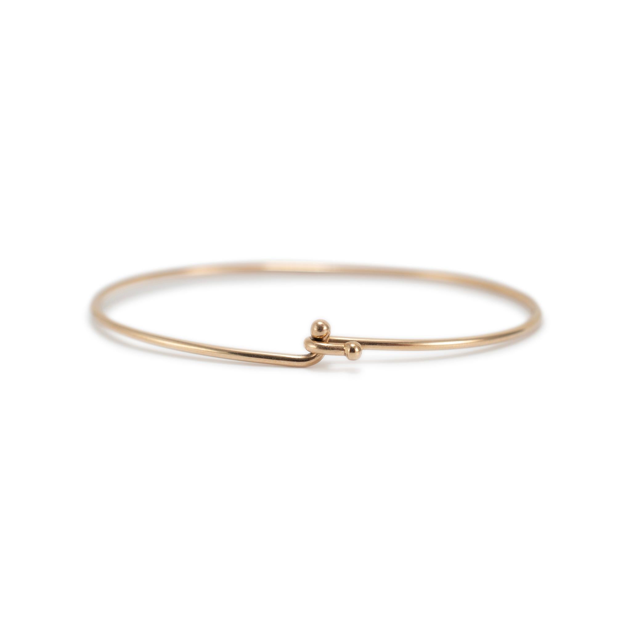 Marca: James Avery

Sexo: Señoras

Tipo de metal: Oro amarillo de 14 quilates

Longitud: 15 cm 

Anchura: 1.65 mm

Peso: 5.25 gramos

JAMES AVERY Pulsera brazalete de clip de oro amarillo de 14 quilates. Se comprobó el metal y se determinó que era
